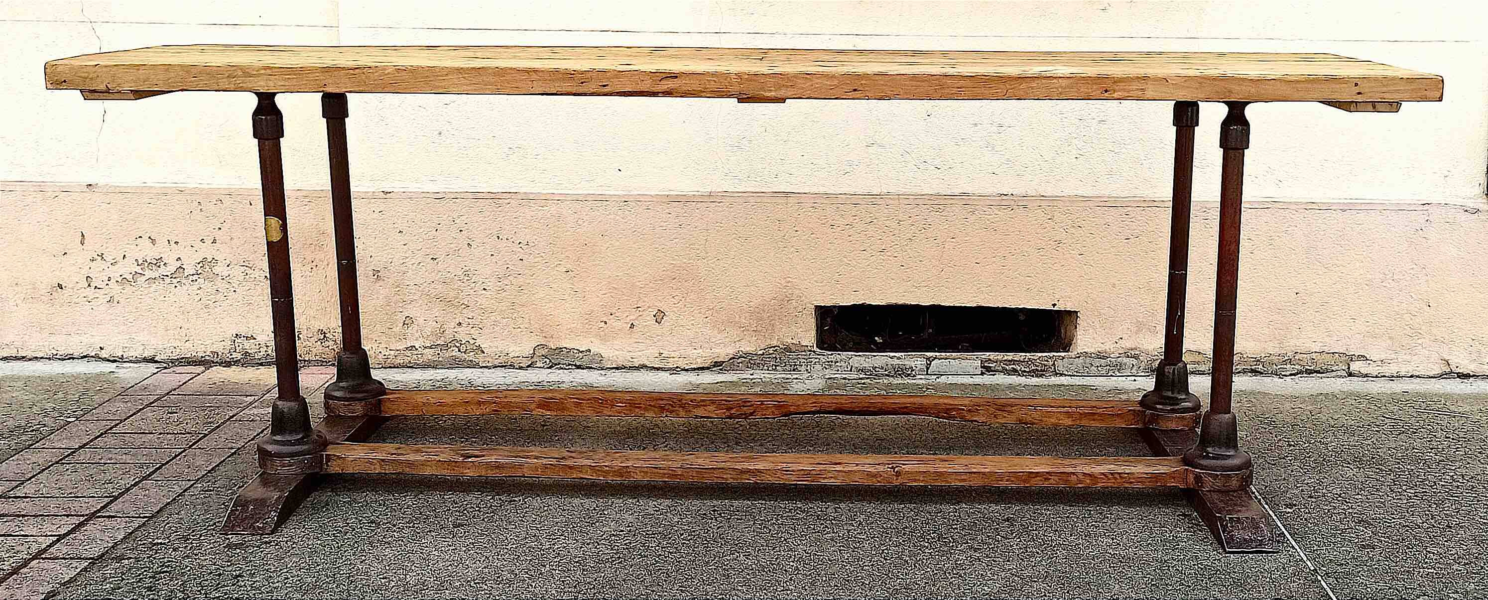 Table d'atelier ou table à manger Longueur 2,60 m Hauteur 74,7 cl