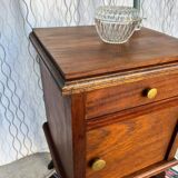 Vintage bedside table in solid wood – curved legs