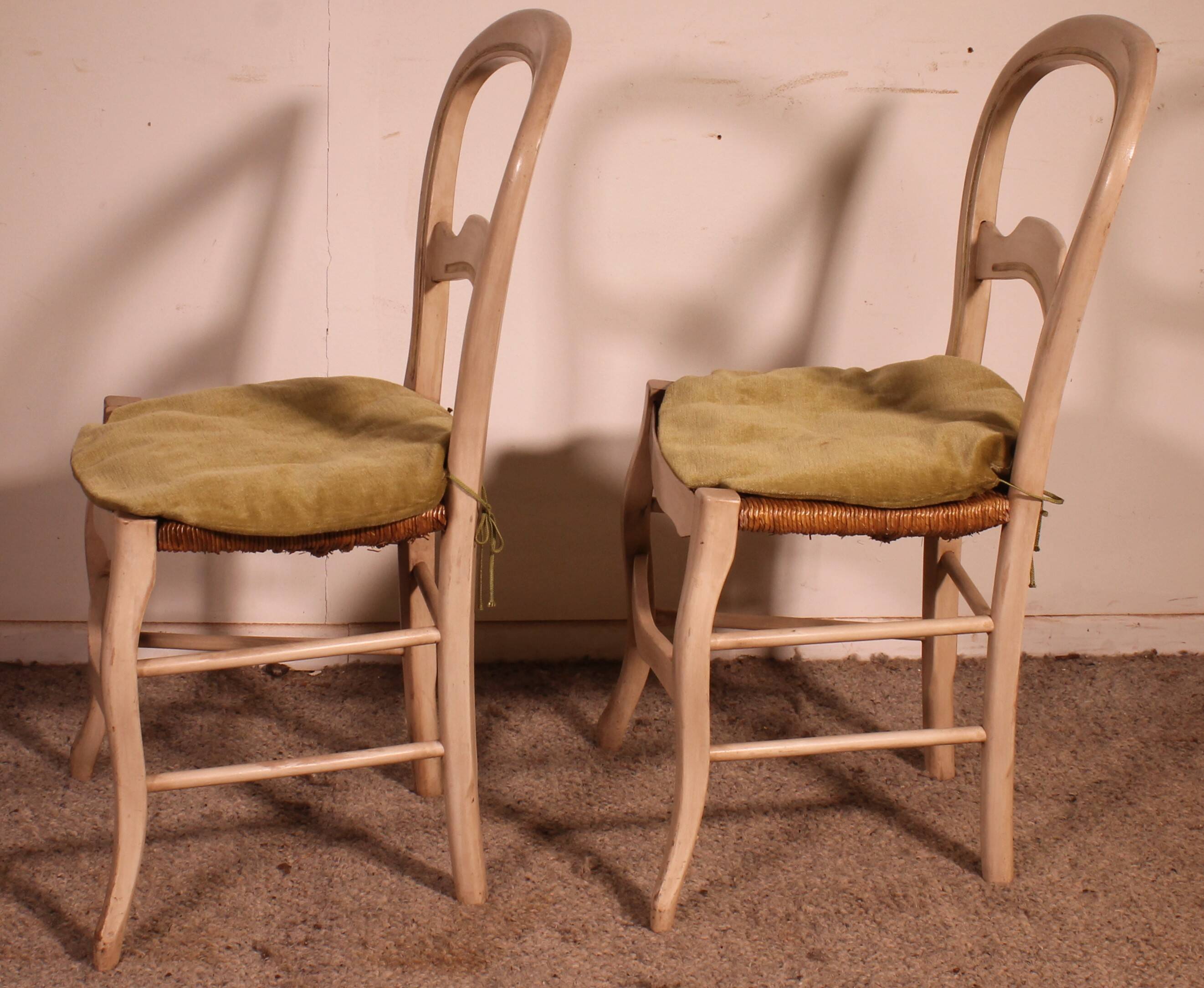 2 chaises paillées en bois polychrome