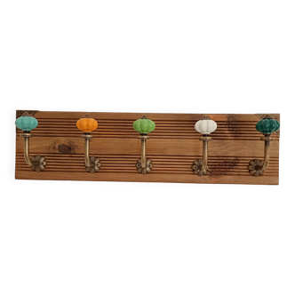 Vintage-style wall coat rack – 5 multicoloured ceramic hooks – 45 cm