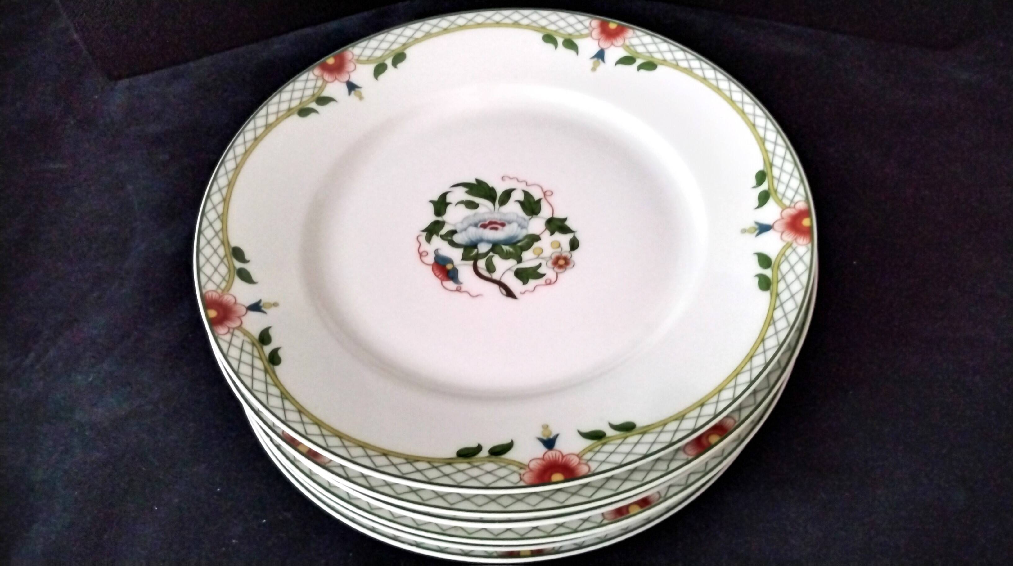 6 Assiettes plates en porcelaine de Limoges