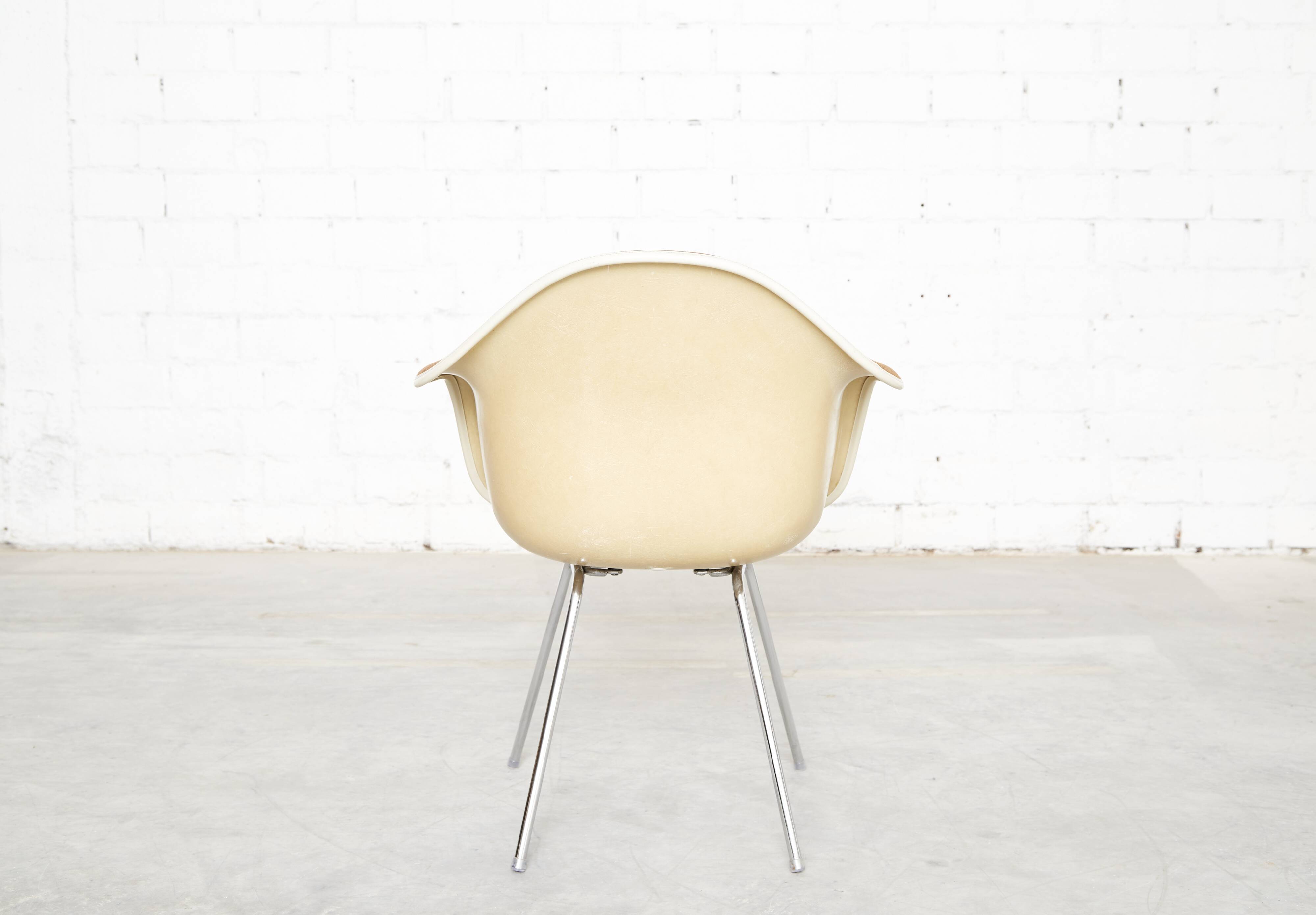 Off-White Dax Fiberglass Chair by Charles & Ray Eames for Vitra