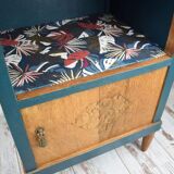 Exotic chic table and its matching lamp