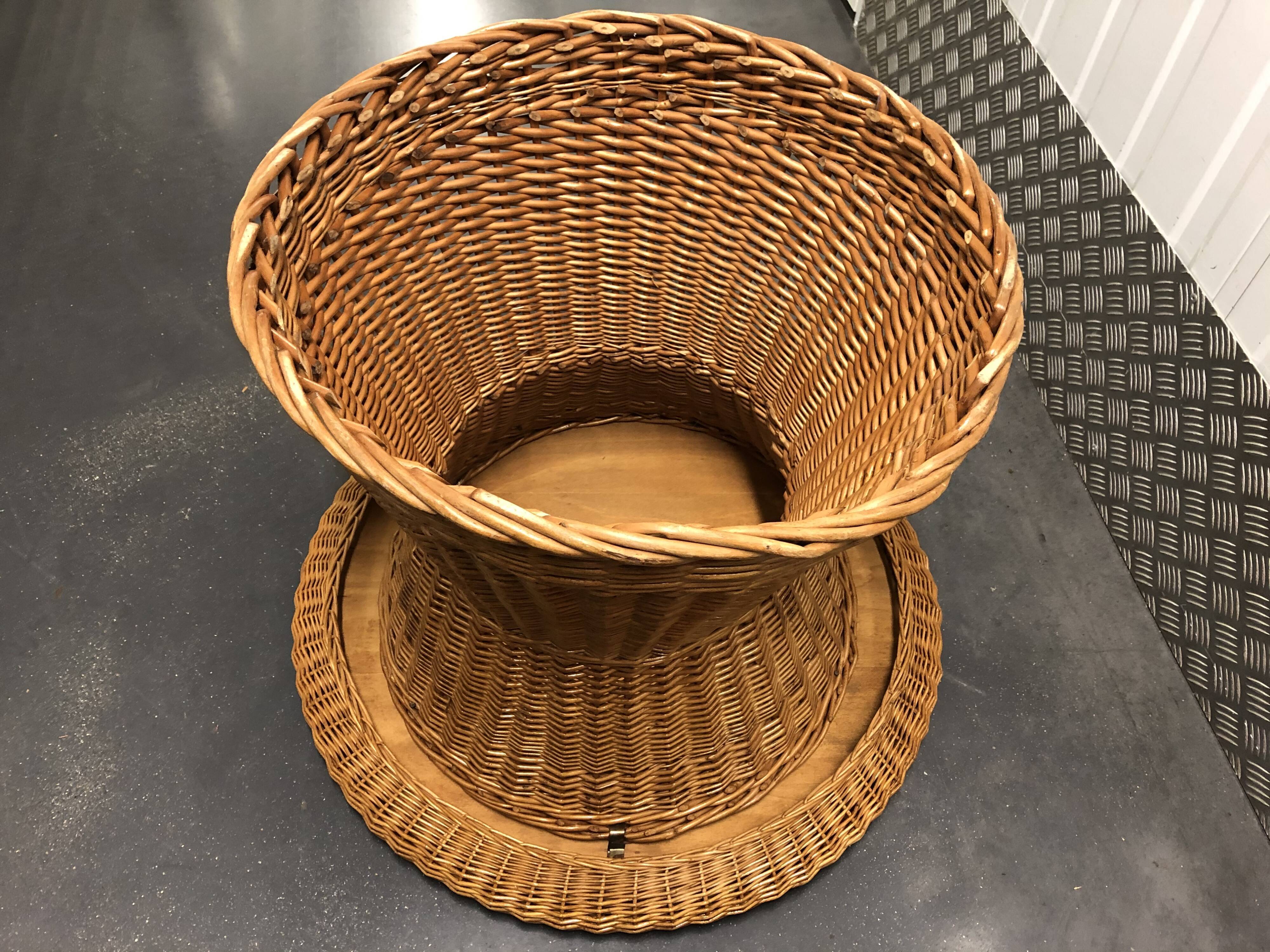 Round coffee table in rattan and varnished wood around 1960