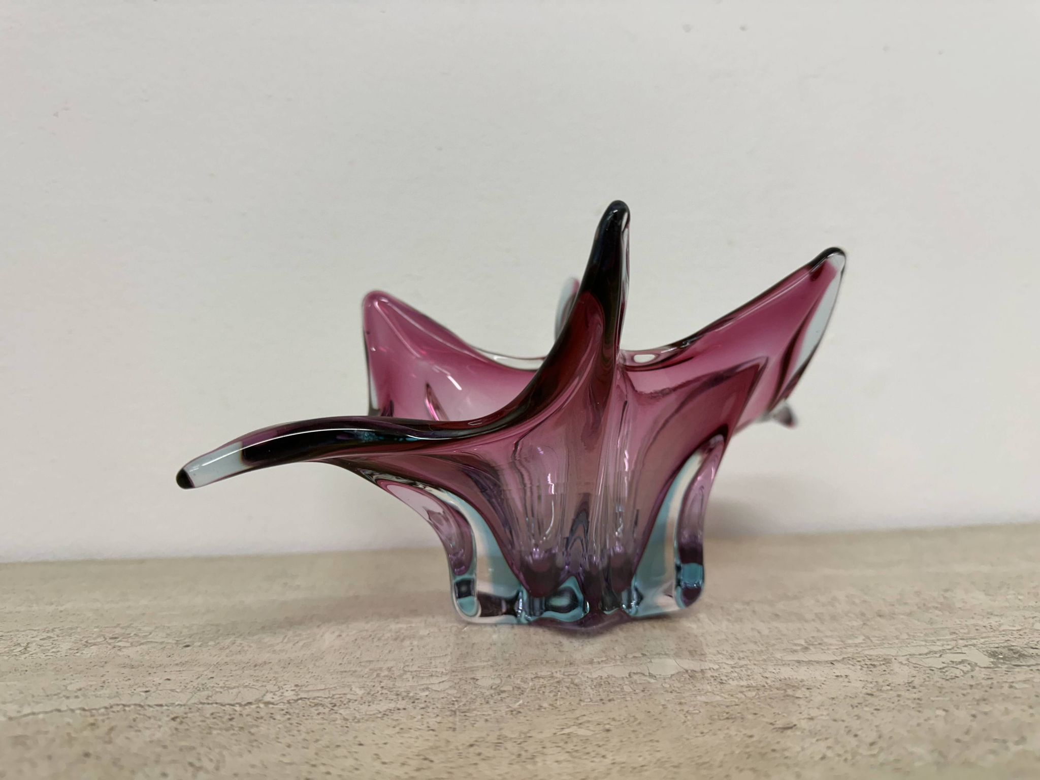 Bol en verre rose de Murano du milieu du siècle, années 1970