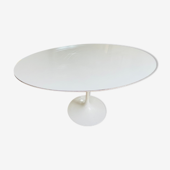 Tulip oval table by Eero Saarinen edition Knoll