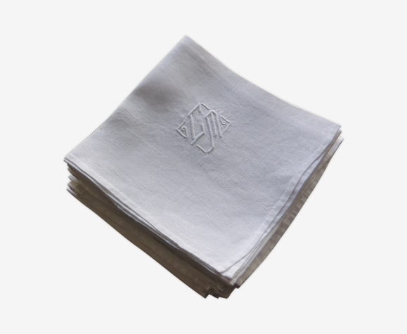 12 serviettes anciennes en damassé à décor de roses et brodé du monogramme CM