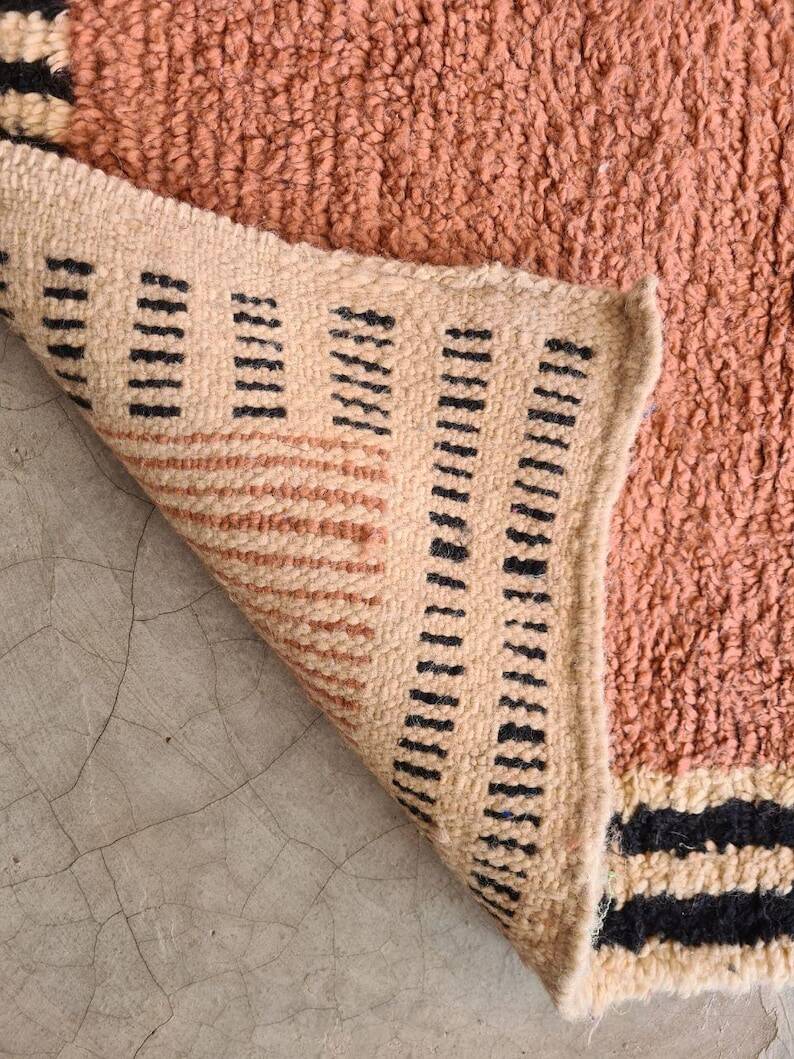 Tapis berbère béni ouraine tissè main traditionnelle taille 150 x 250 cm