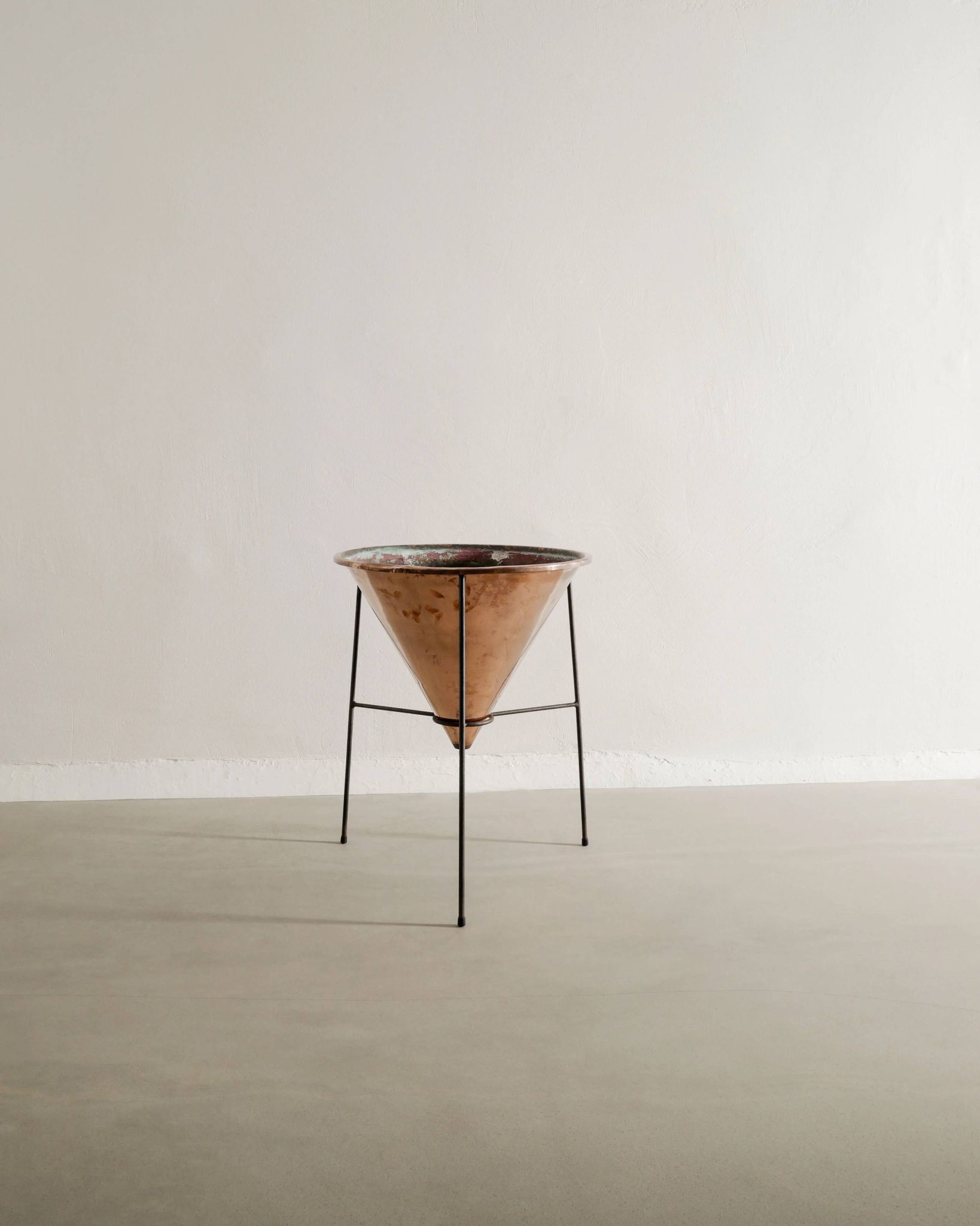 Swedish Mid Century Copper Metal Tripod Planter Hans-Agne Jakobsson, 1950s