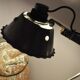 Lampe articulée et pivotante industrielle