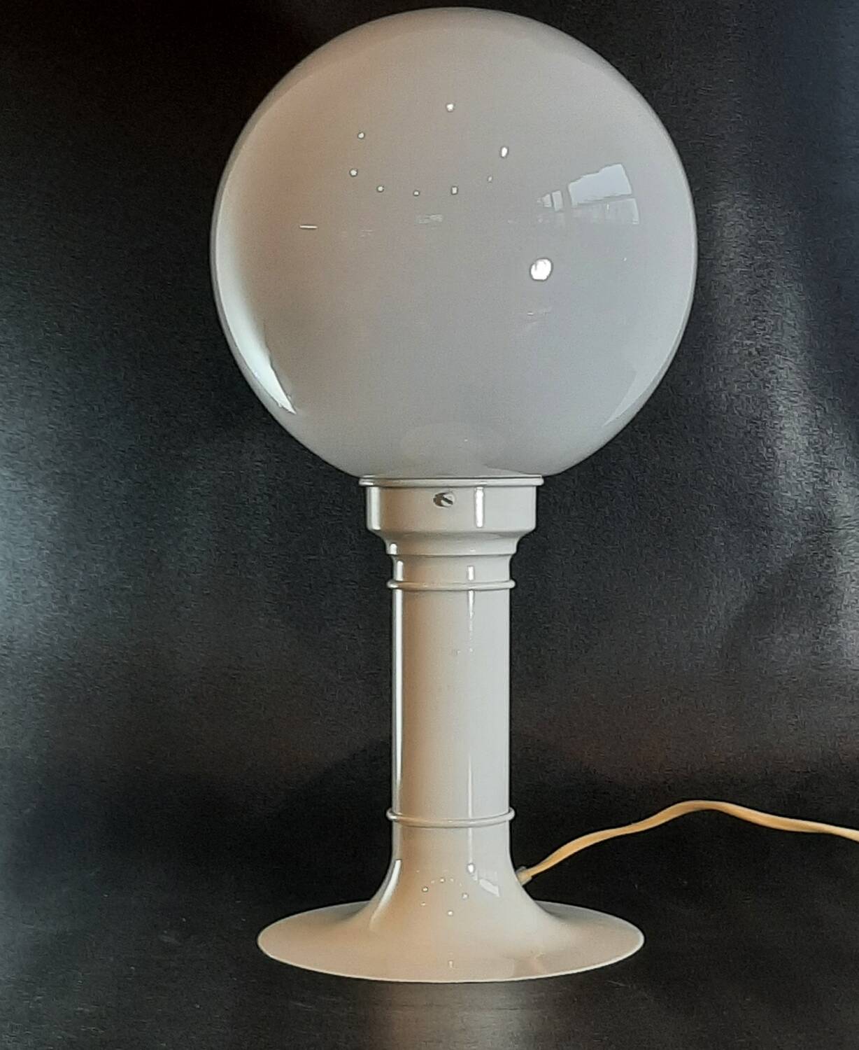 Space Age Woja table lamp