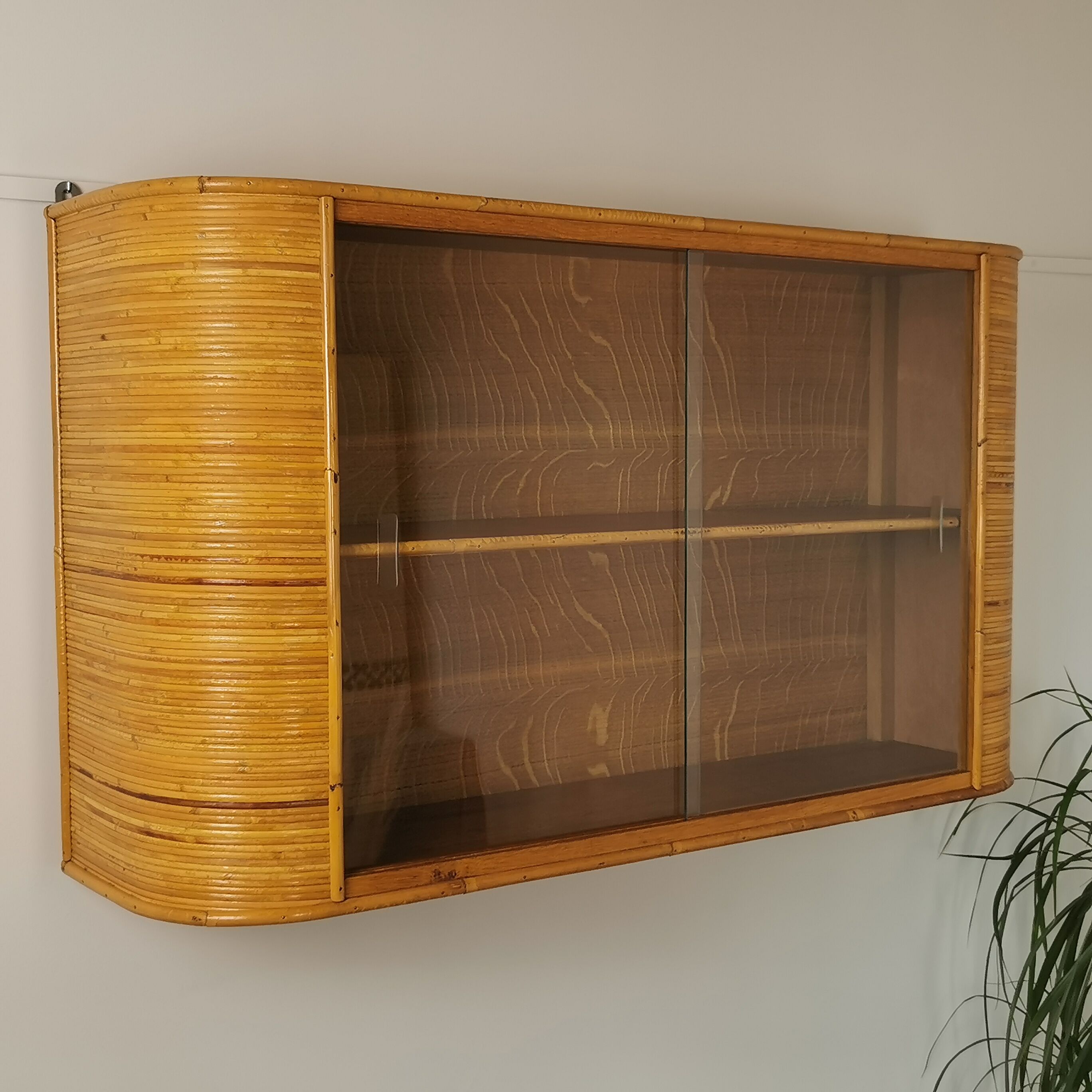 Rattan wall display case 60'