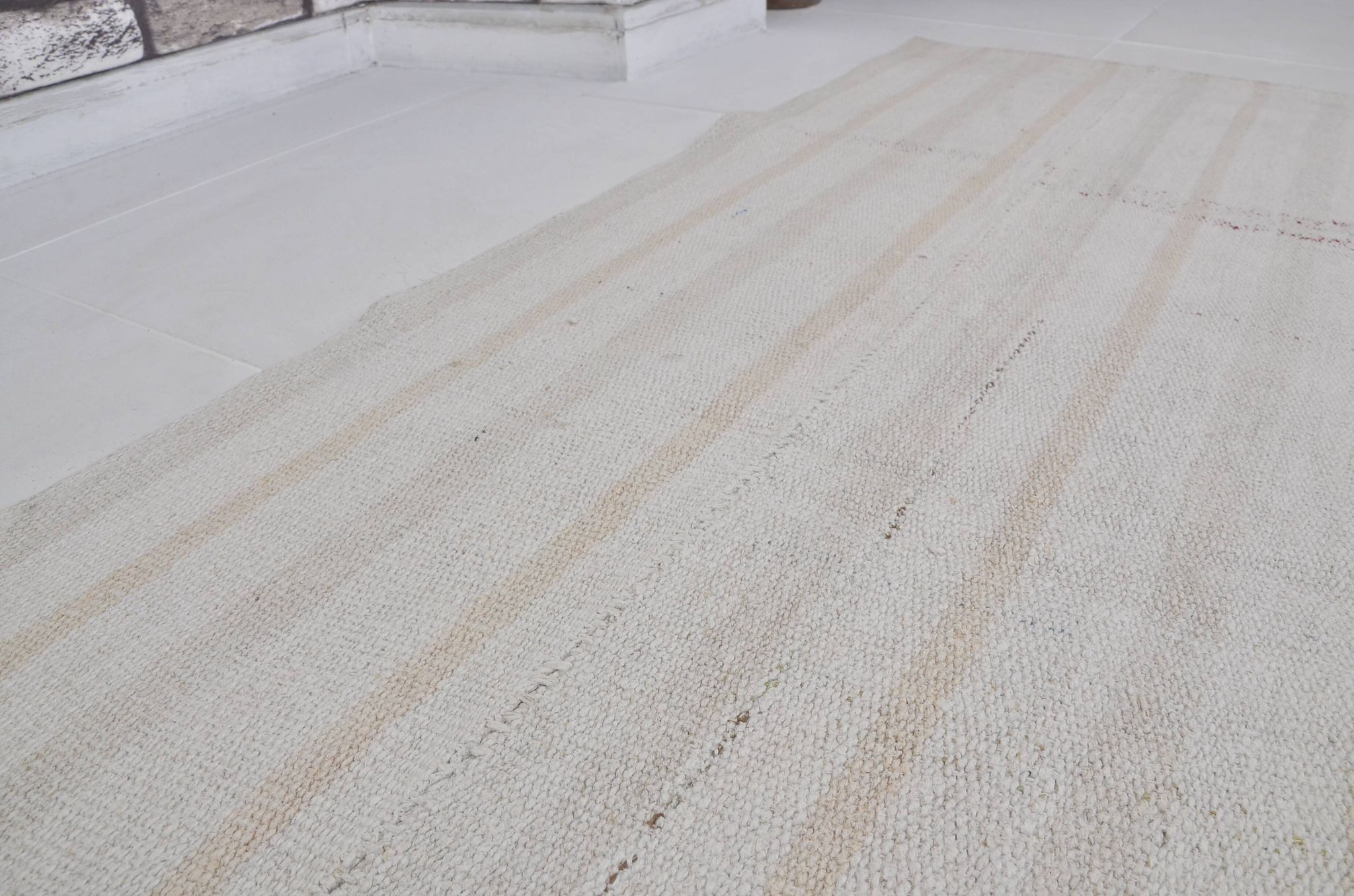 Tapis Kilim en chanvre vintage neutre blanc sku3799