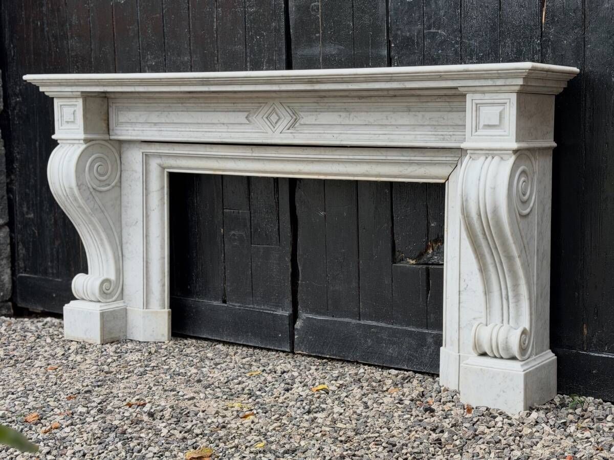 Large Charles X fireplace in white Carrara marble, 19th century.