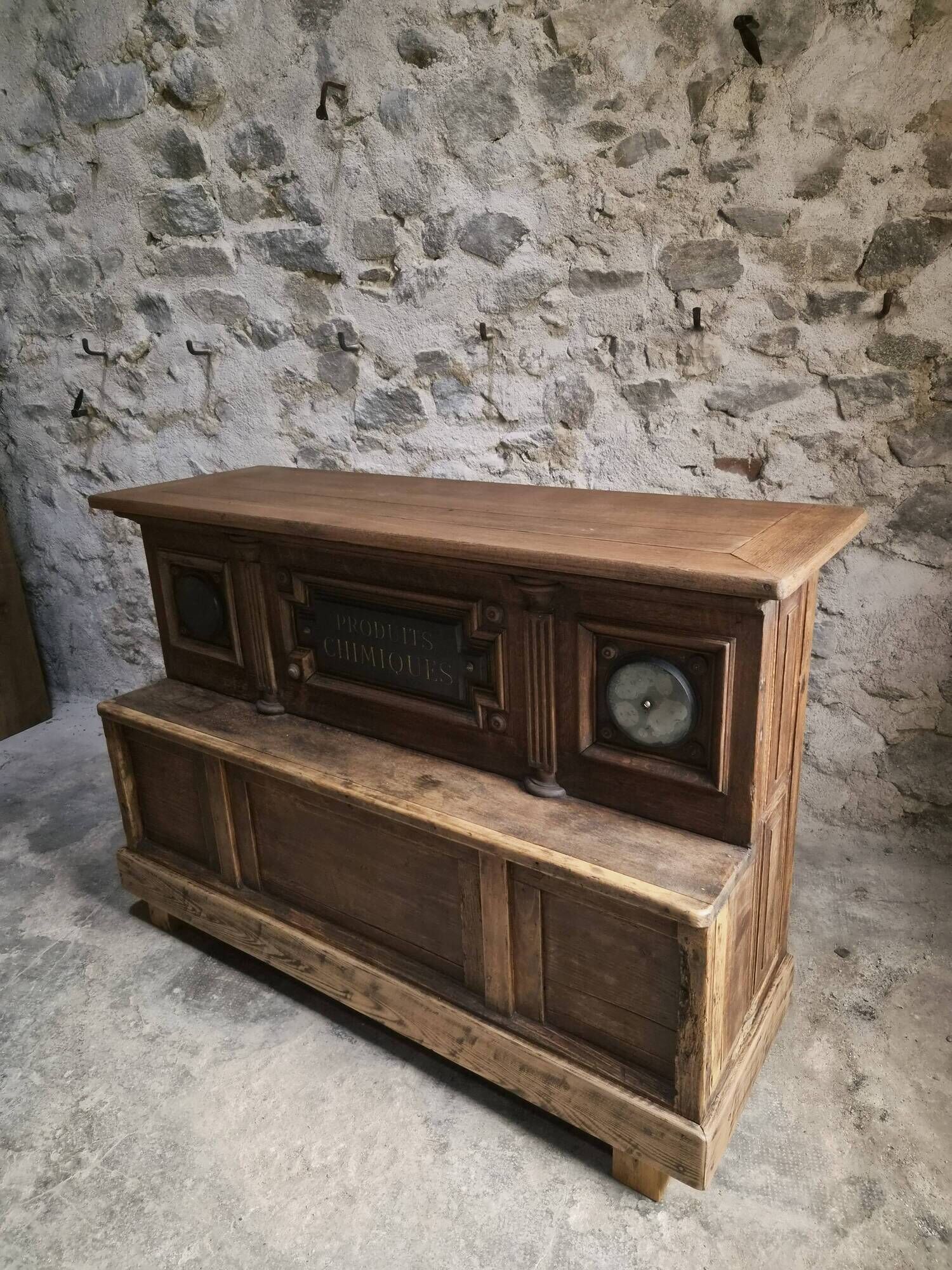 Pharmacy counter in antique oak / kitchen island, circa 1870–1900