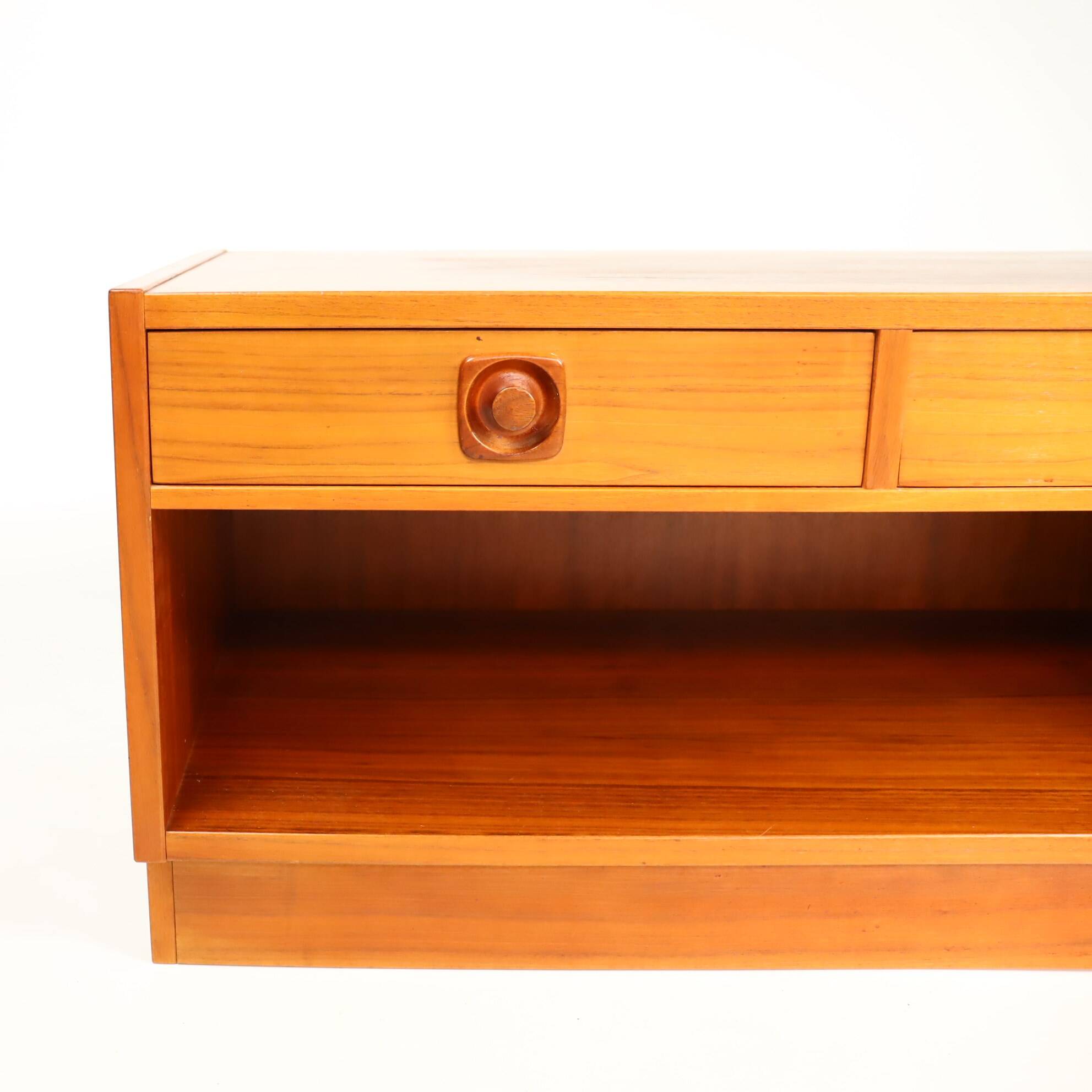 70s chest of drawers