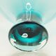 Grand vase sur pied en verre sarcelle.