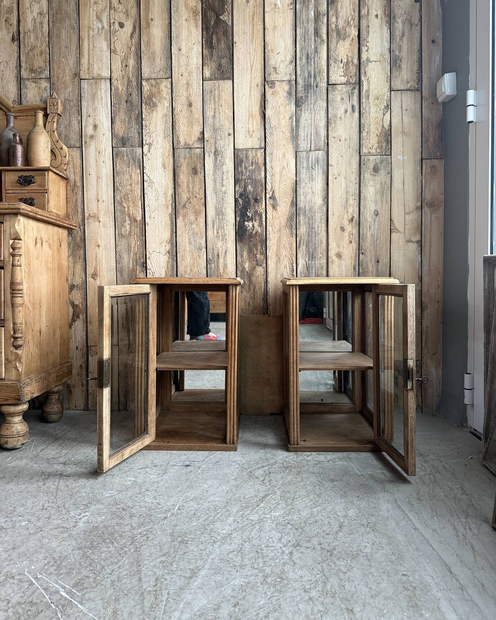 Pair of small Art Deco display cabinets in oak (renovated)