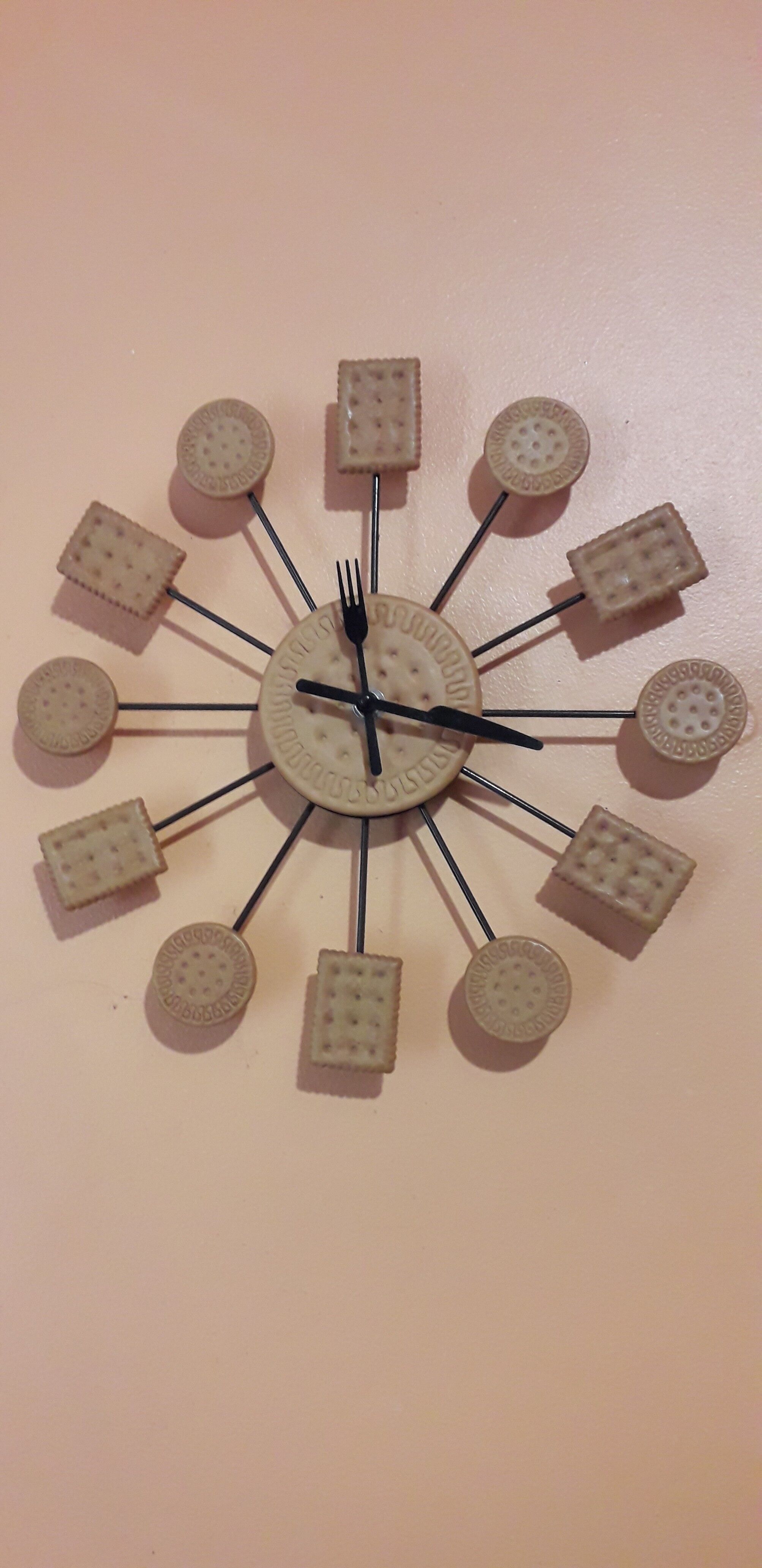 Vintage clock with dial "biscuits and cutlery"