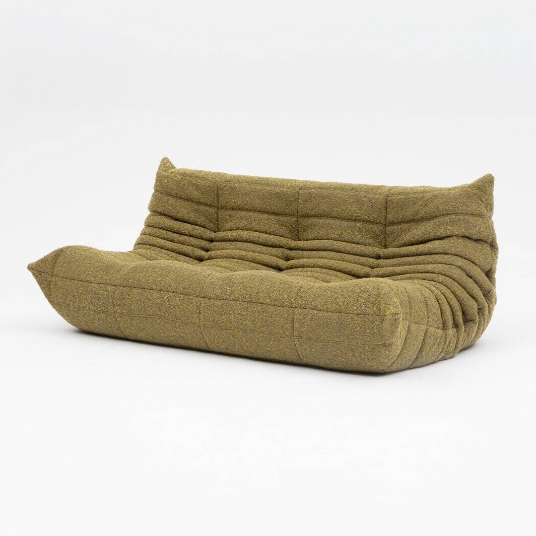Canapé trois places Togo en bouclé olive par Michel Ducaroy pour Ligne Roset