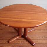 Table à manger massive en teck par Dyrlund, années 1970
