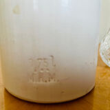 Bouteille en grès MKM blanc gris vintage