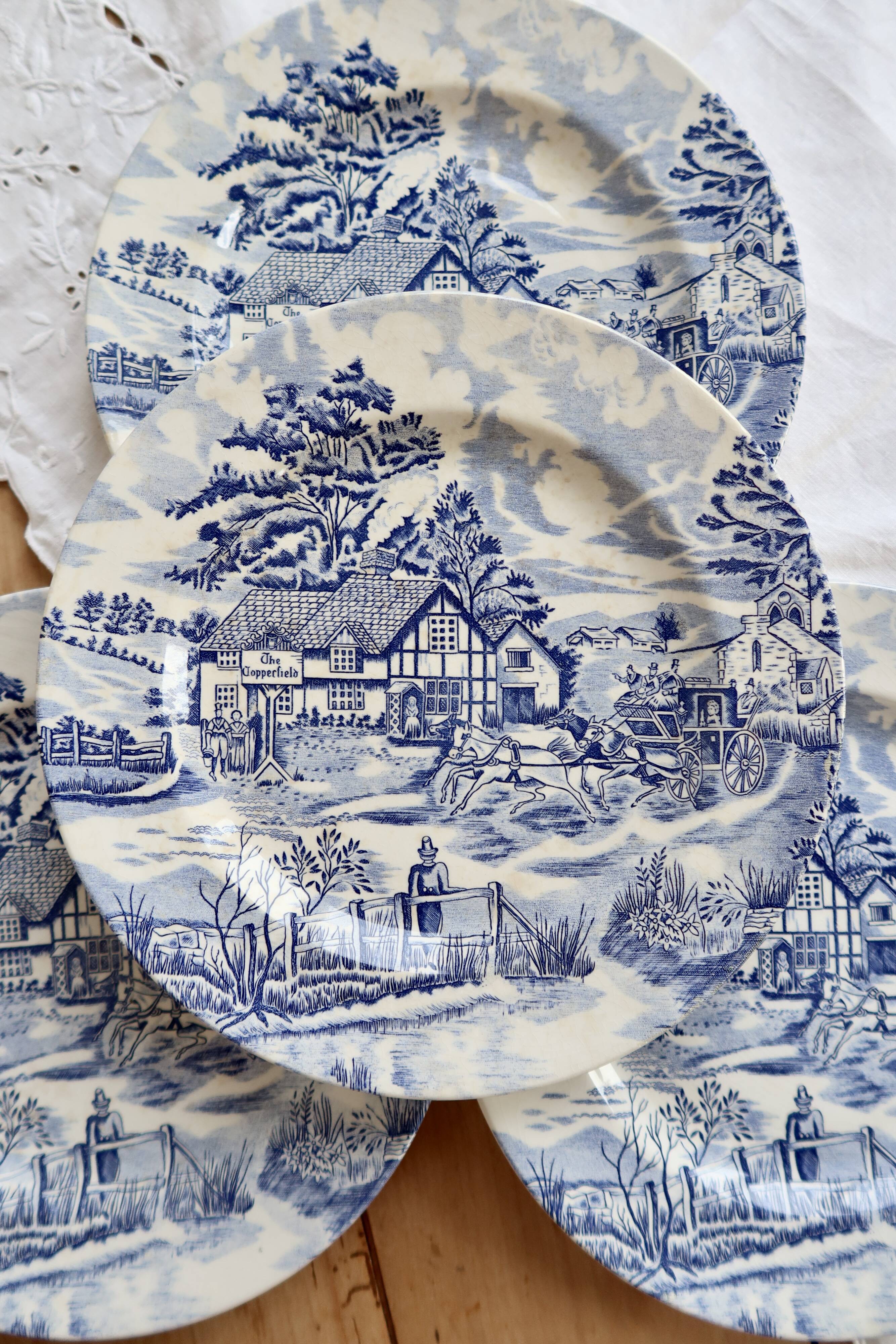 4 vintage blue and white dinner plates – Romantic English countryside decor