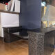 Table basse en granit massif – Style postmoderne, années