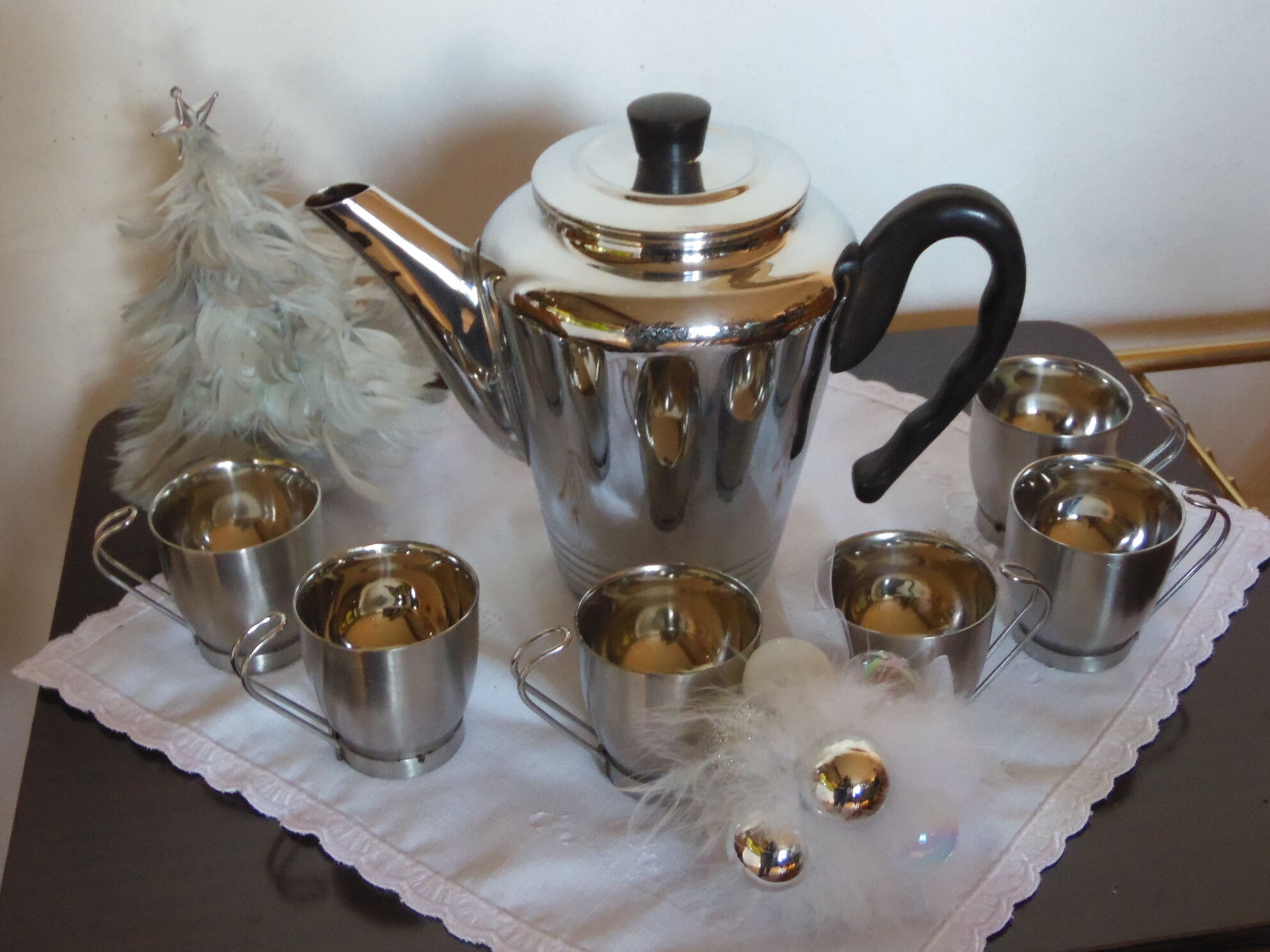 Brushed chrome nickel-plated copper coffeepot and 6 cups alu