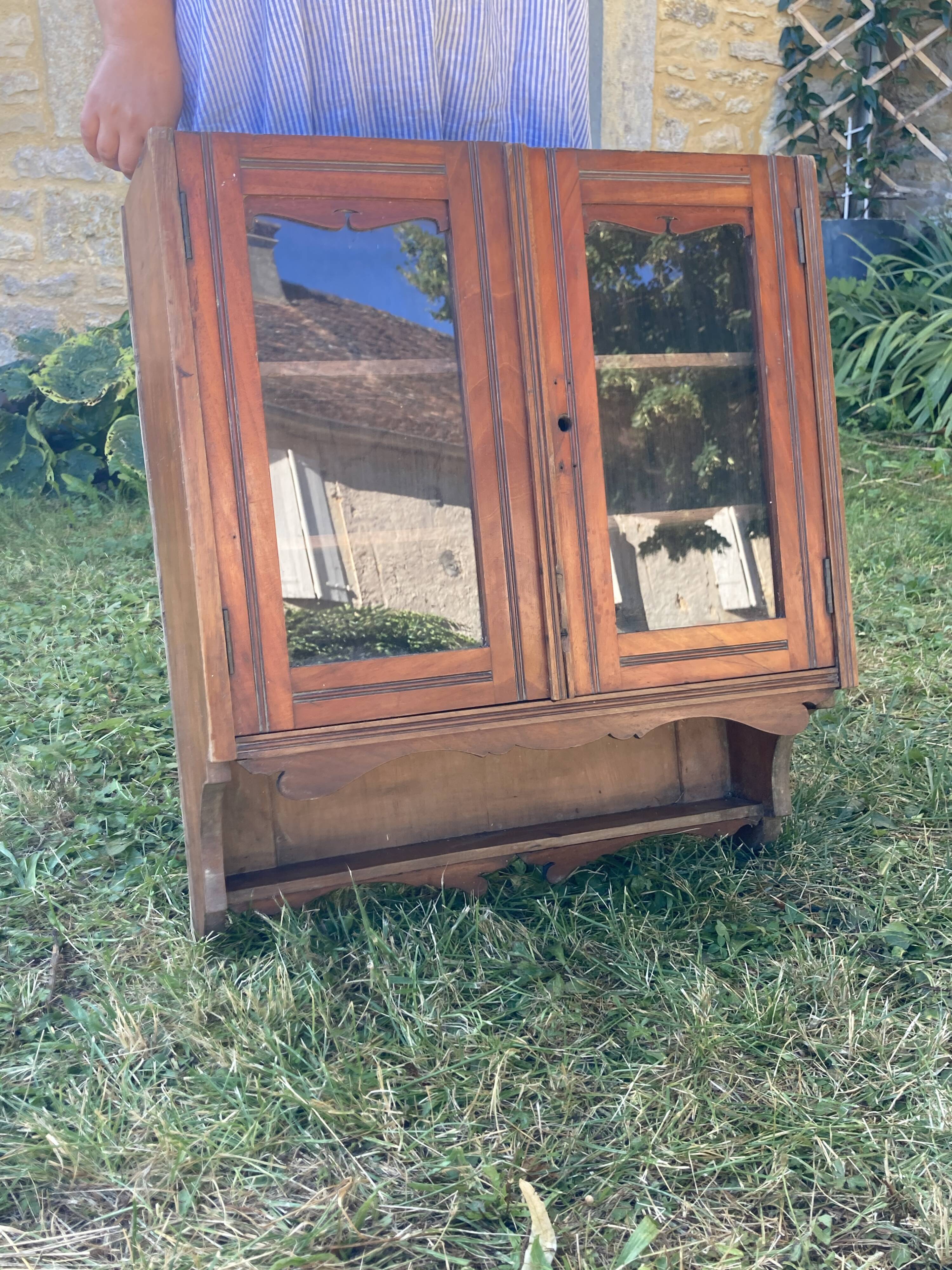 Wall display cabinet