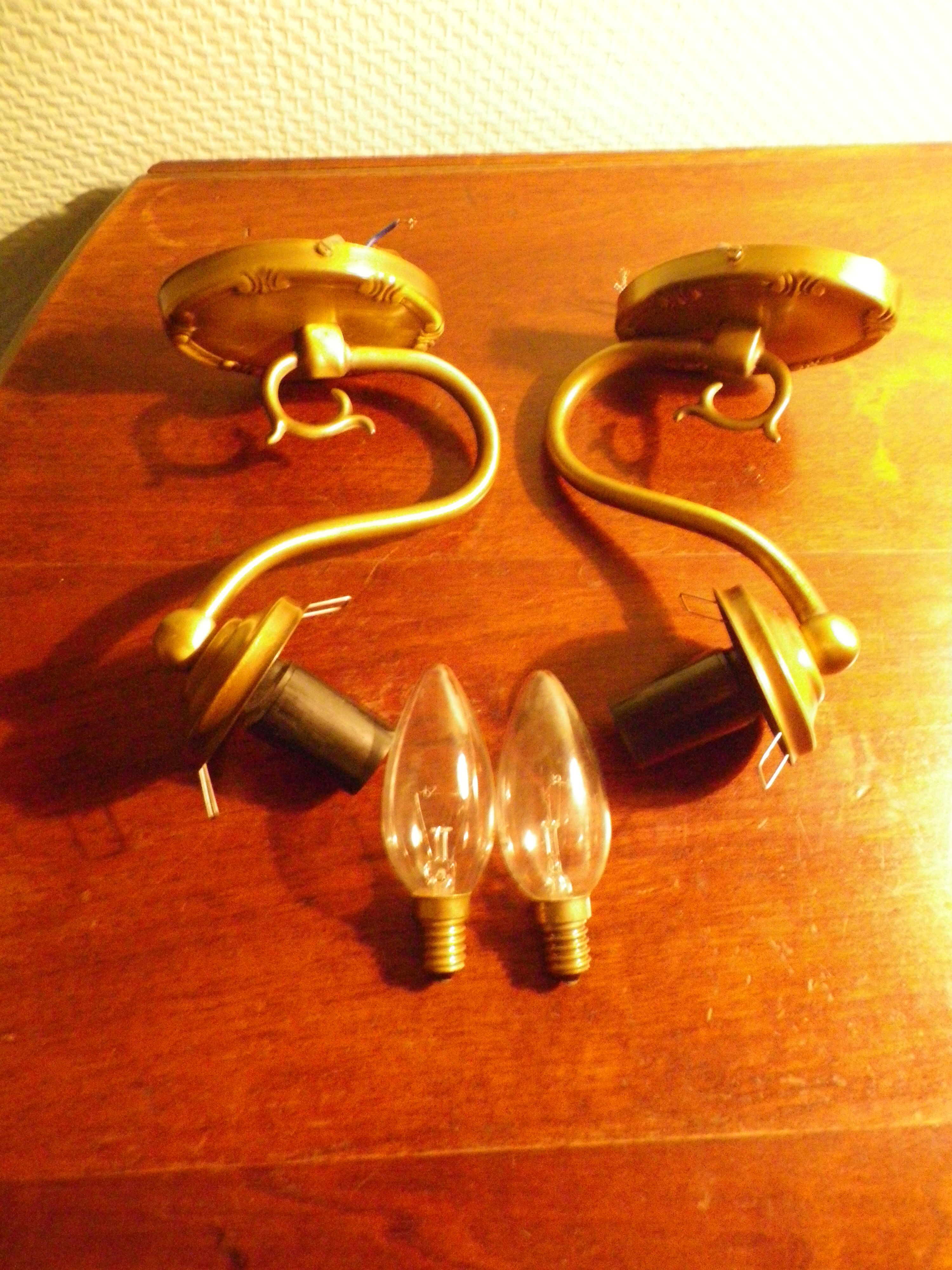 Wall lamps in gilded metal, verrine in the shape of amber glass corollas, 70s