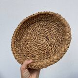 Fruit bowl on stand in woven rattan
