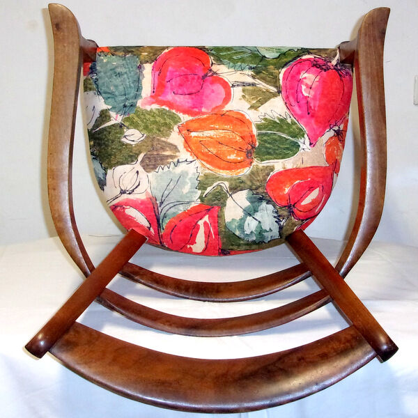 Chair in Walnut at the beginning of the 20th