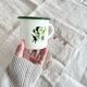 Tasse émaillée vintage beige liseré vert motif branche d'olivier style rustique