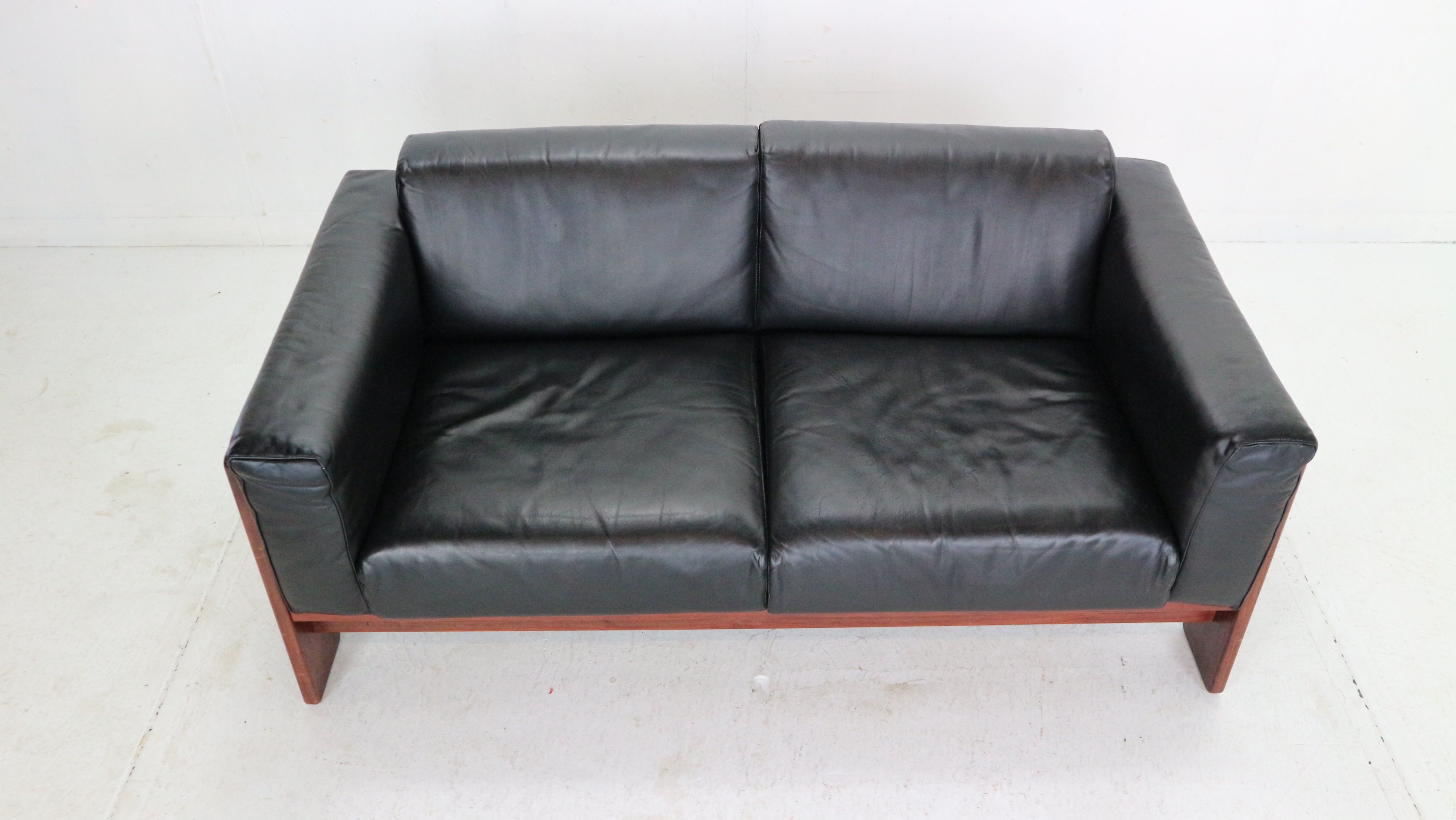 Tobia Scarpa black leather "Bastiano" 2-seater sofa for Knoll, 1960s, Italy
