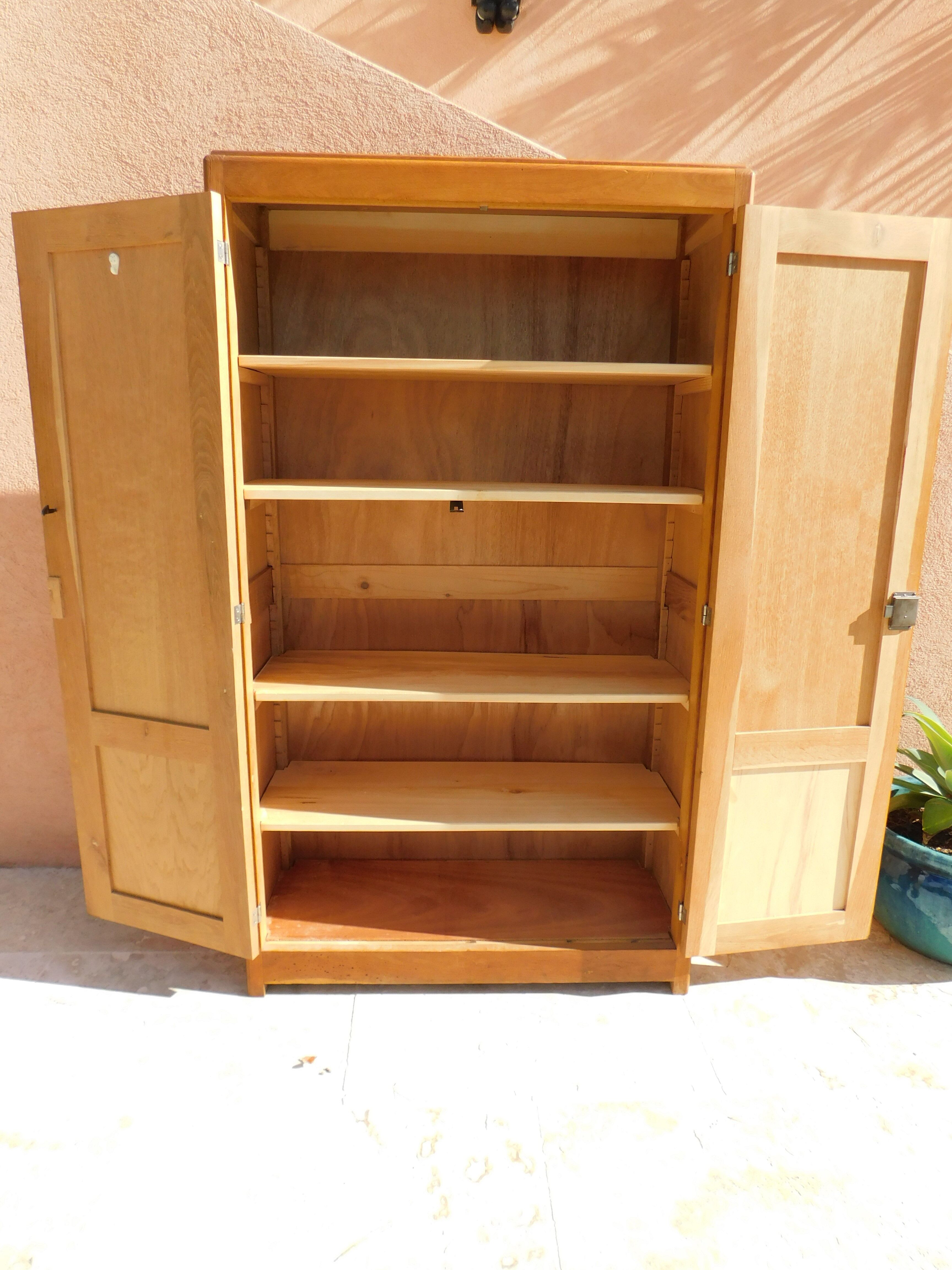 Armoire parisienne