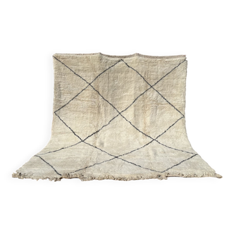 Moroccan carpet beni ouarain white - 303 x 357 cm