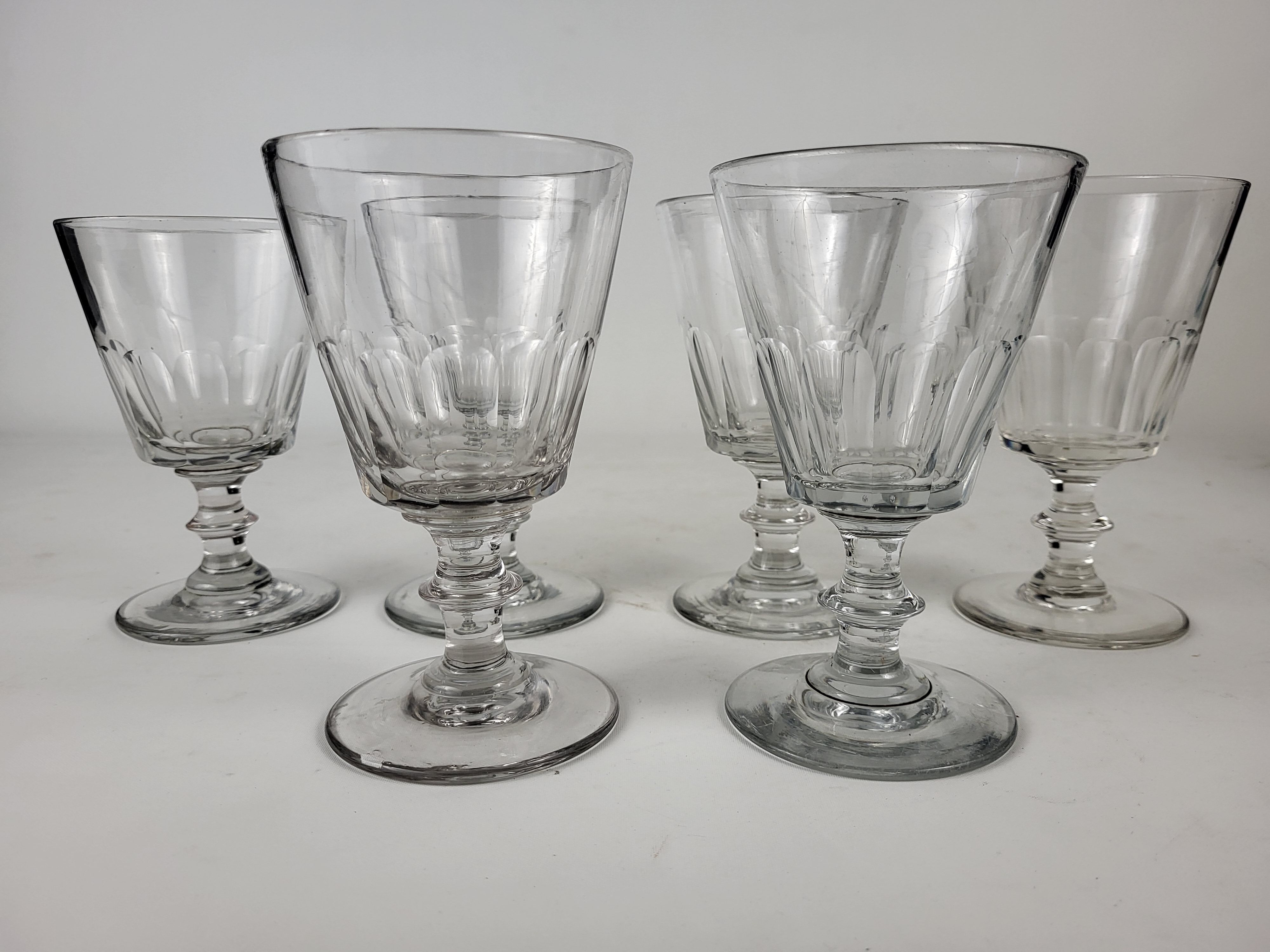 Verre à vin en cristal de Saint-Louis, modèle Cerdagne. Nick Horton - Art House