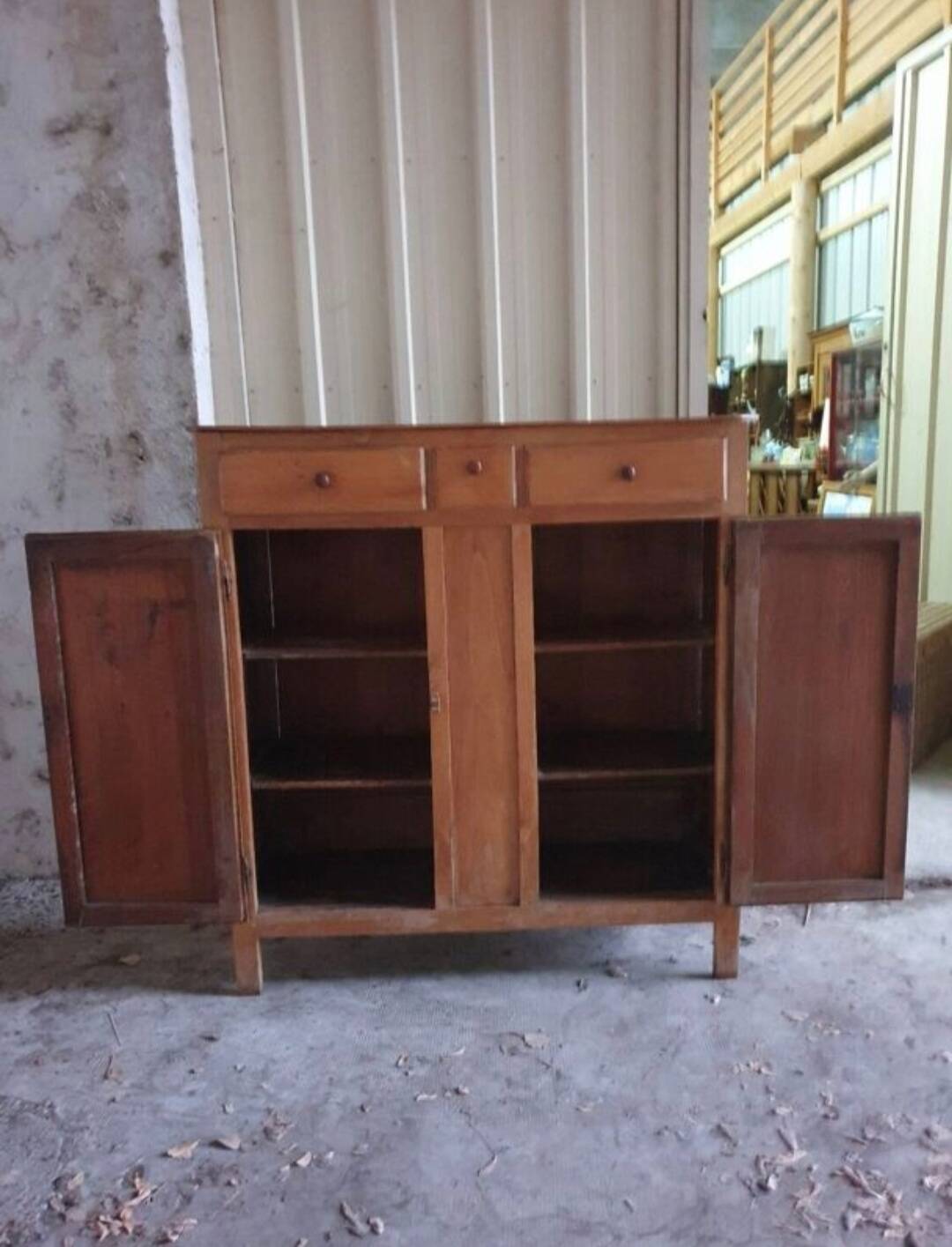 Buffet with 2 doors