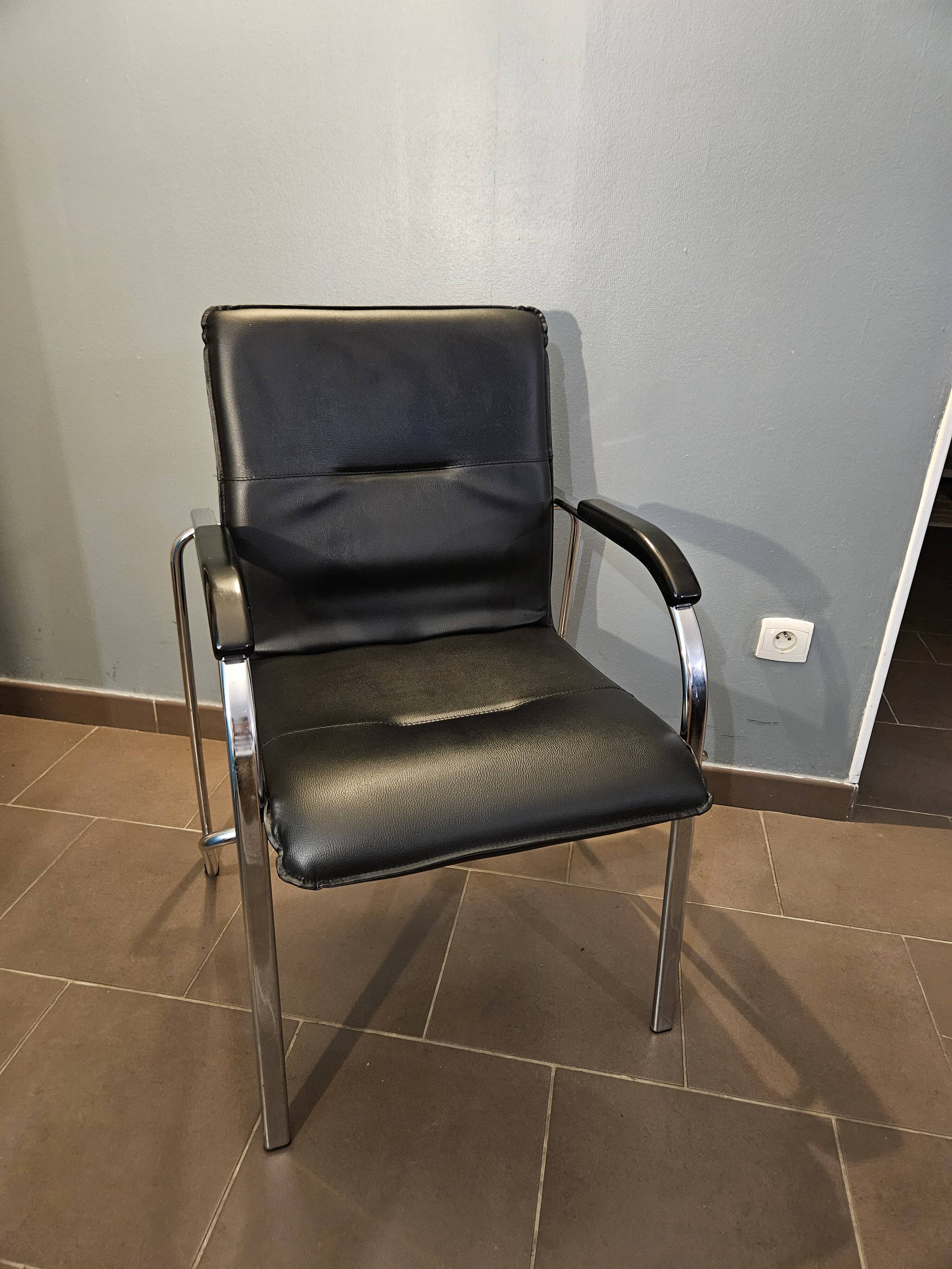 80s office chair with armrests