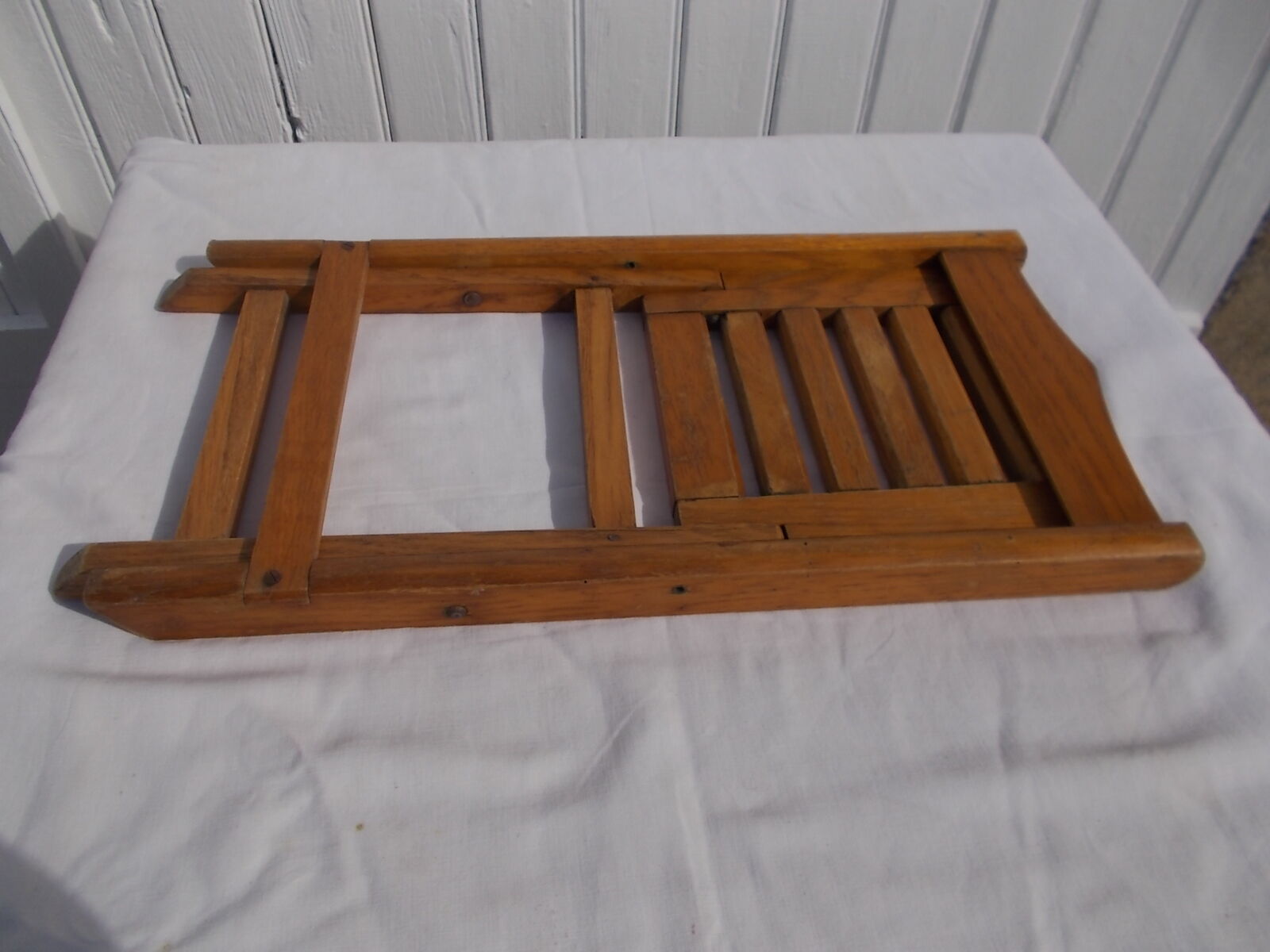 Foldable wooden chair for children