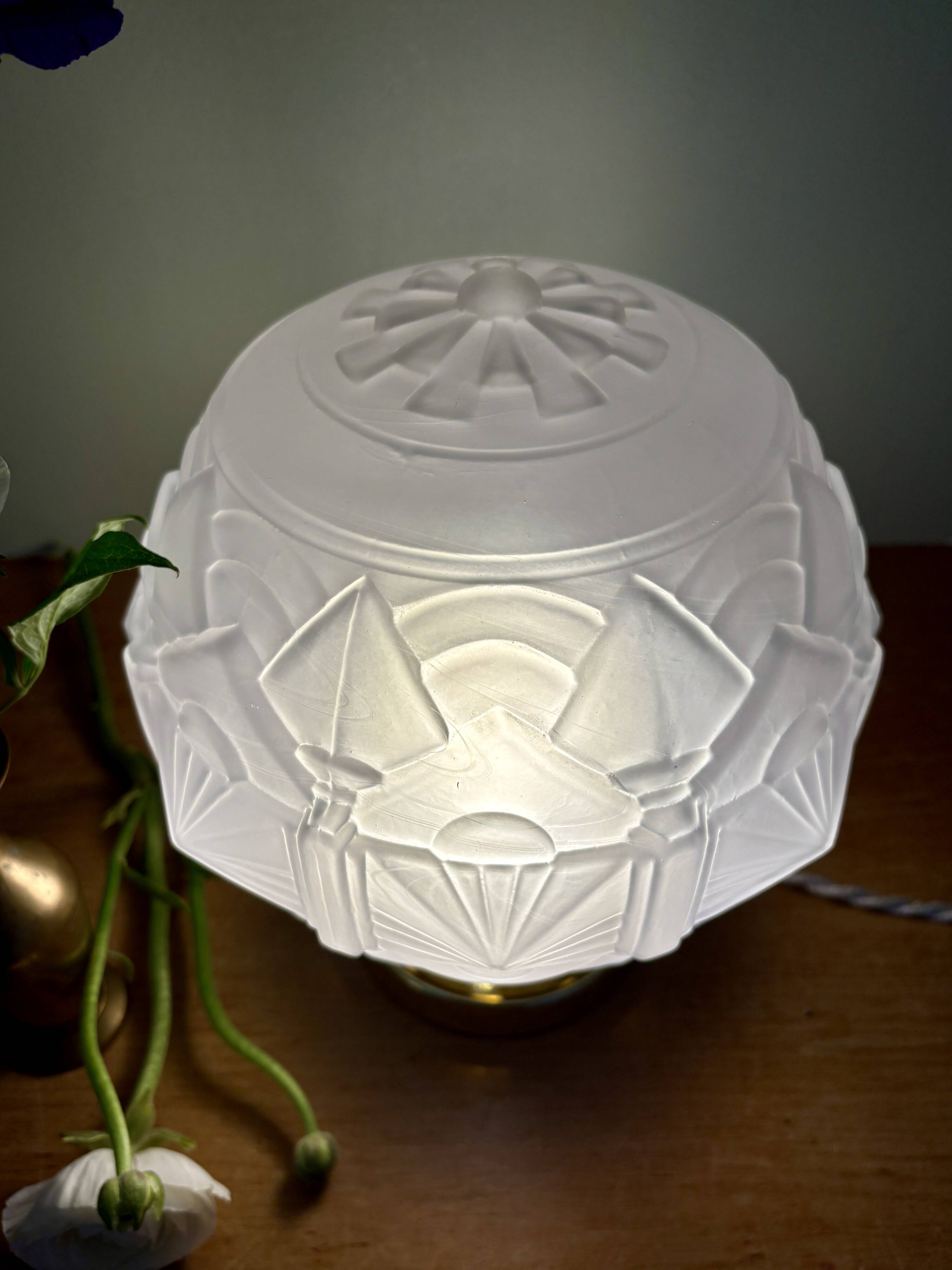 Vintage art deco globe table lamp in frosted glass