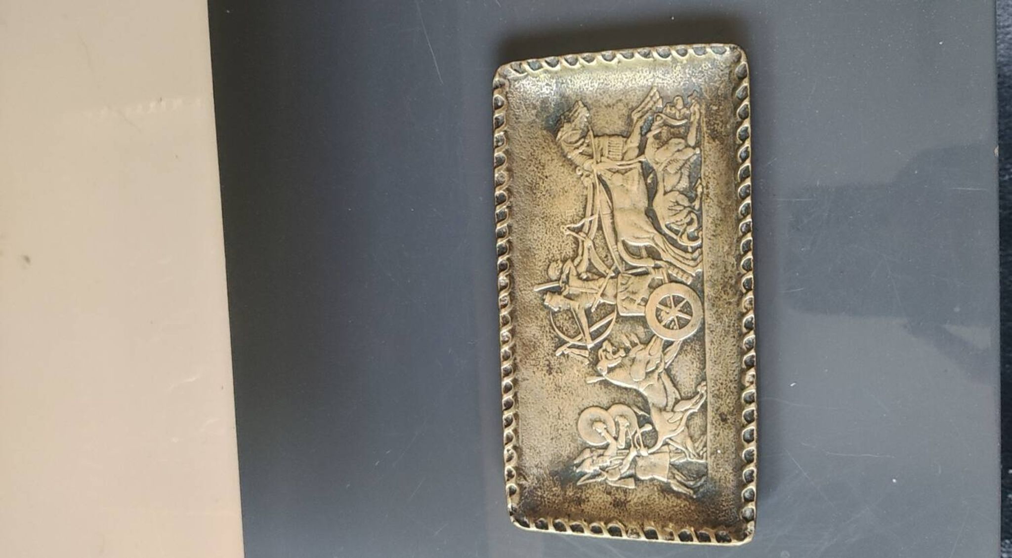 Bronze pocket tray signed Max Le Verrier. Antique scene. Dimensions 15 x 8 cm.