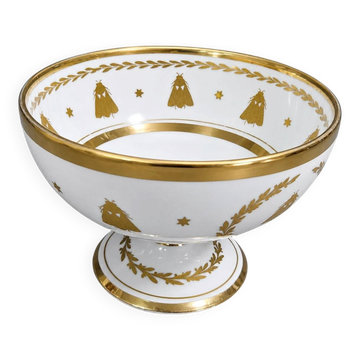 Coupe sur pied Empire en porcelaine blanche, richement décorée à l’or fin