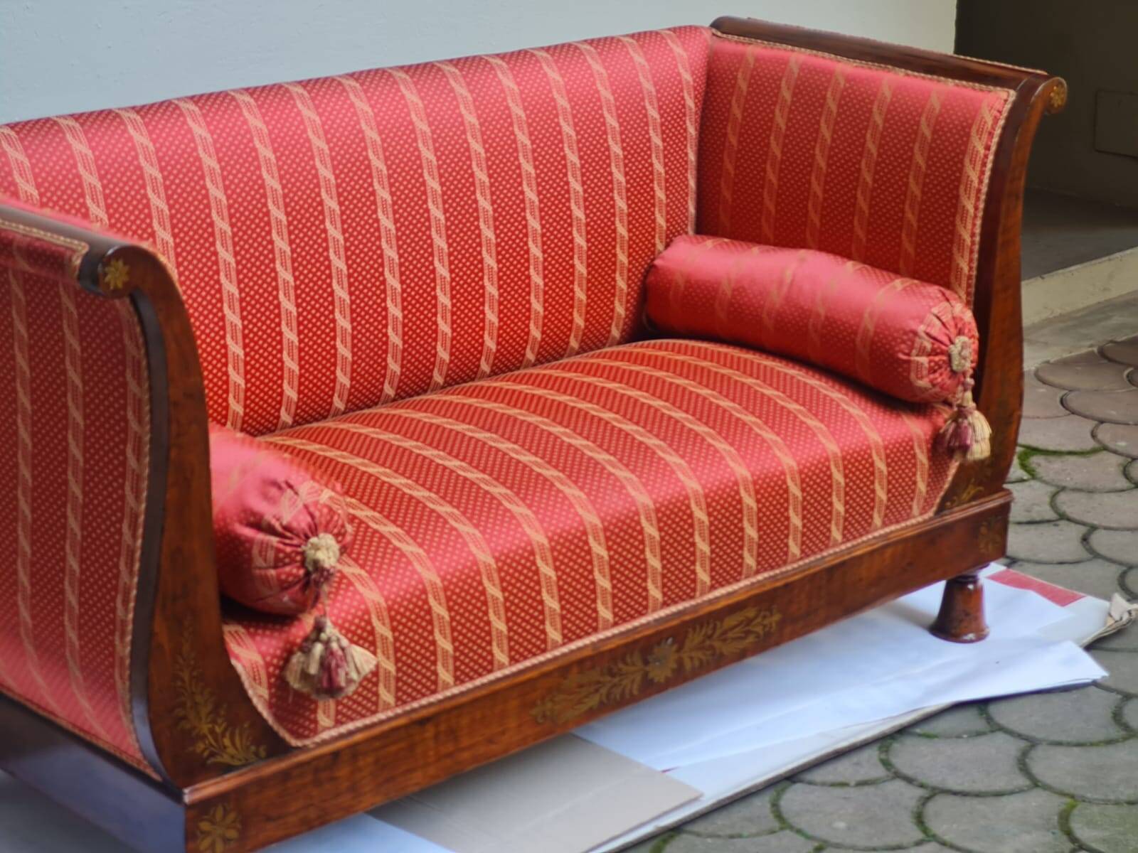 Boat-shaped sofa in 19th-century style