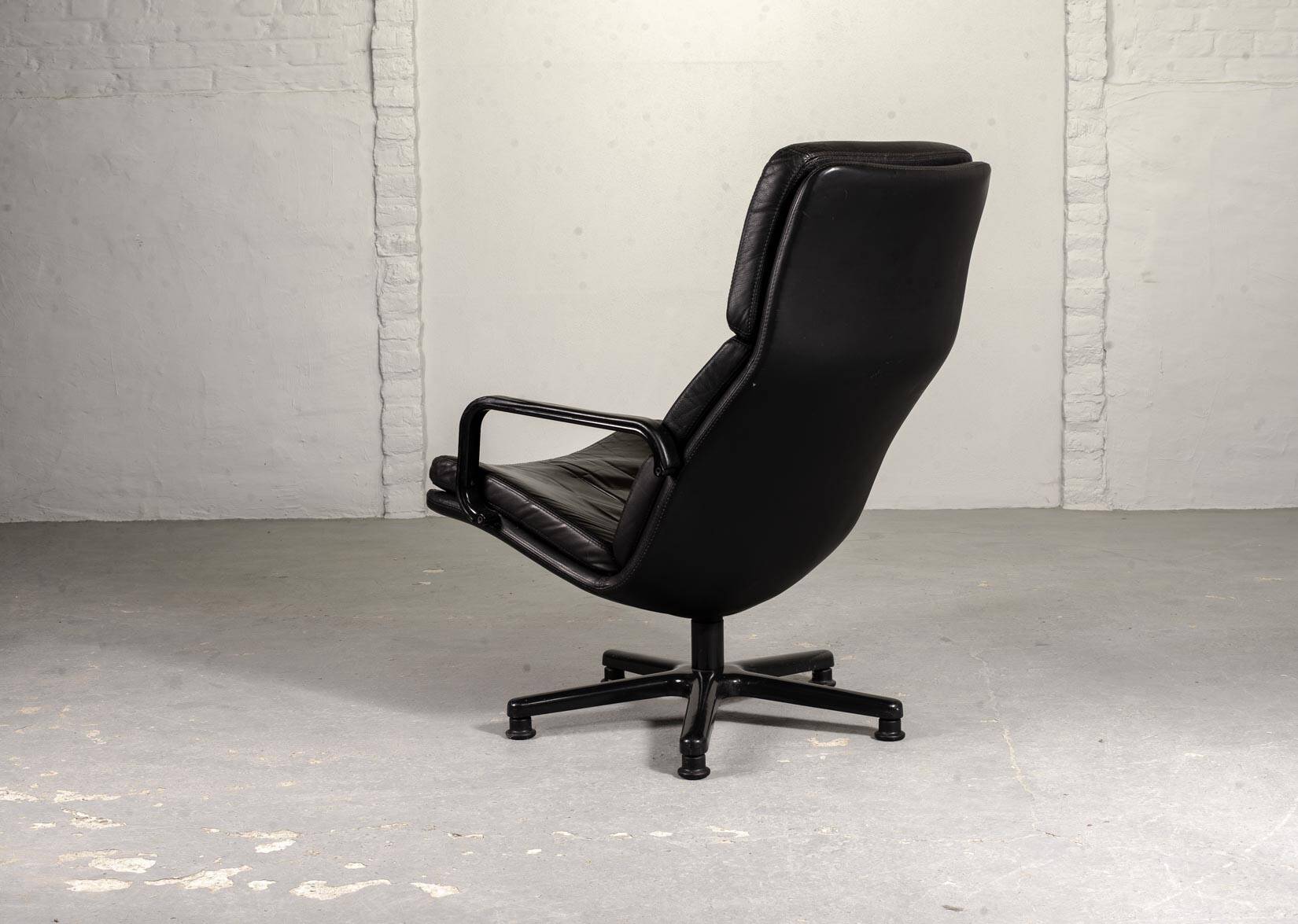 Artifort Dutch Design Black Leather Swivel Lounge Chair, F-Serie, 1960s