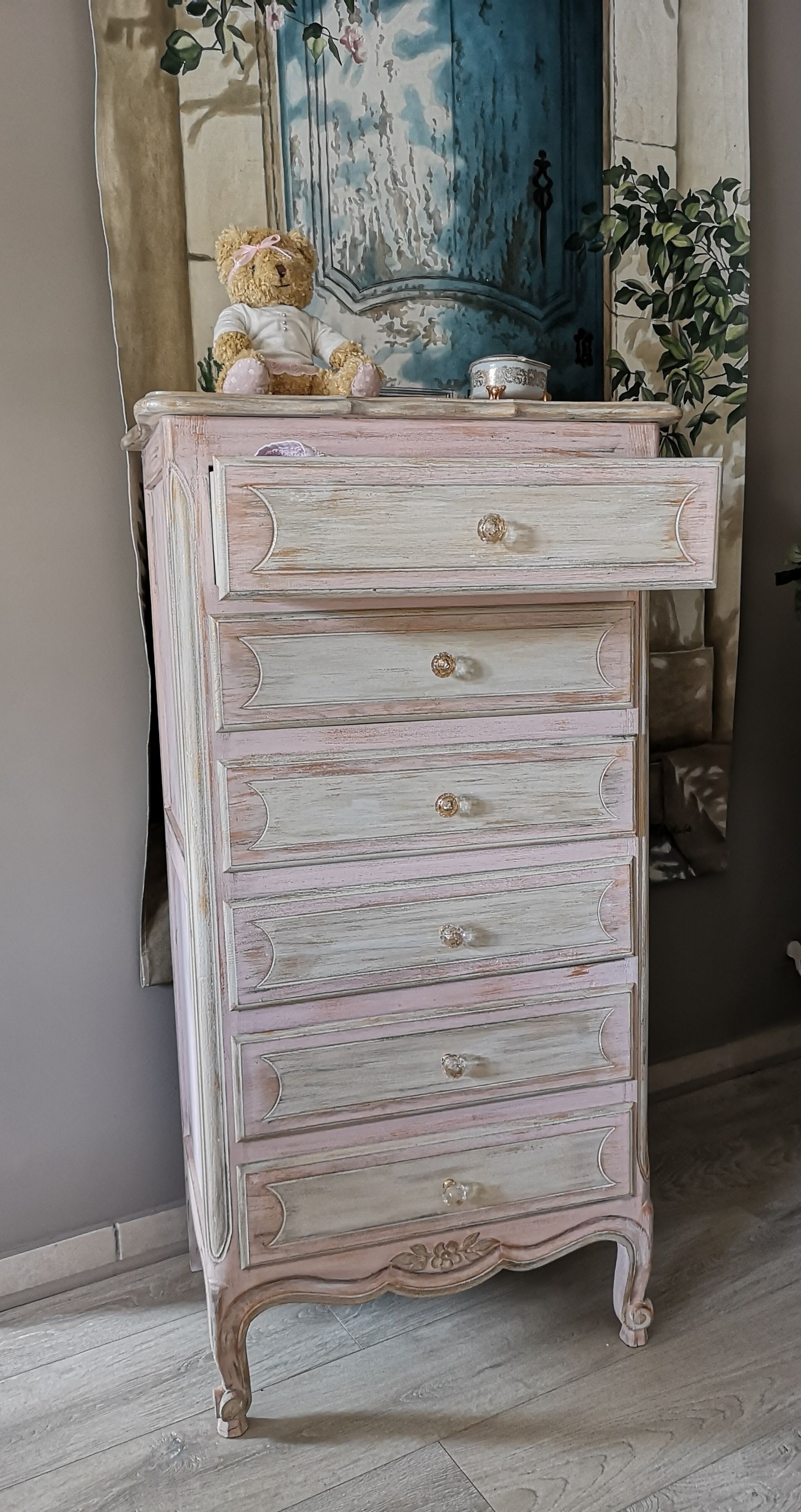 Convenient chiffonnier