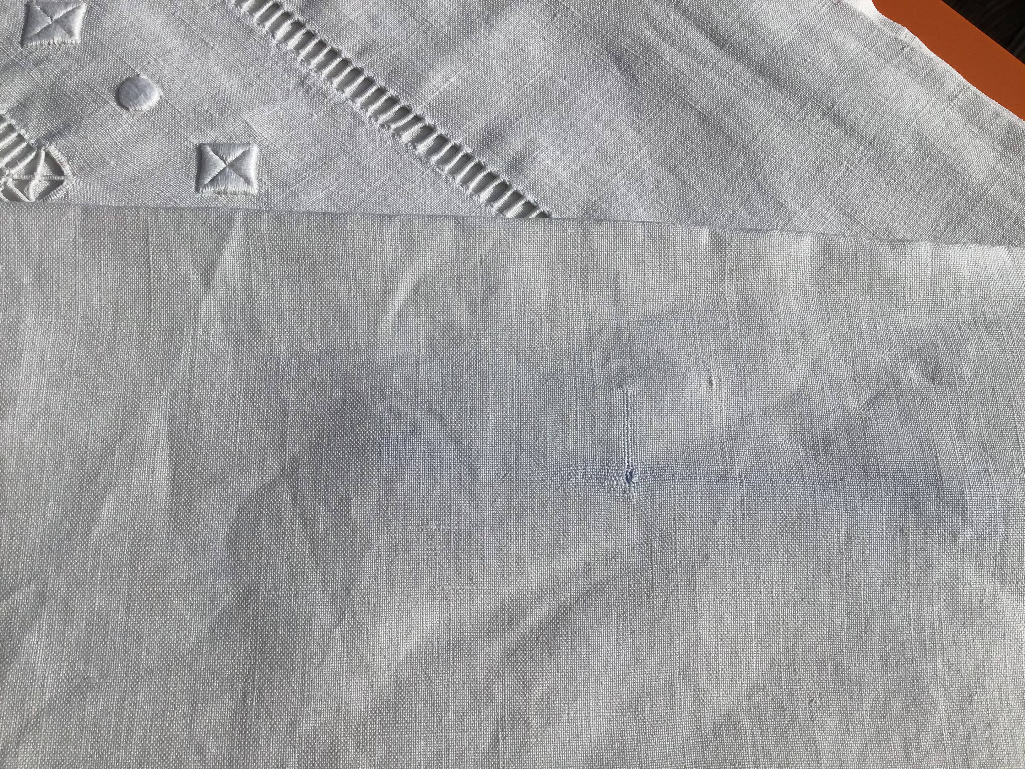 Drap 2-seater MG linen at the end of the triple-scale - open squares