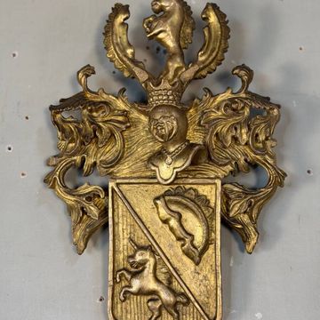 Heraldic cartouche in carved and gilded wood, Belgium, 19th century