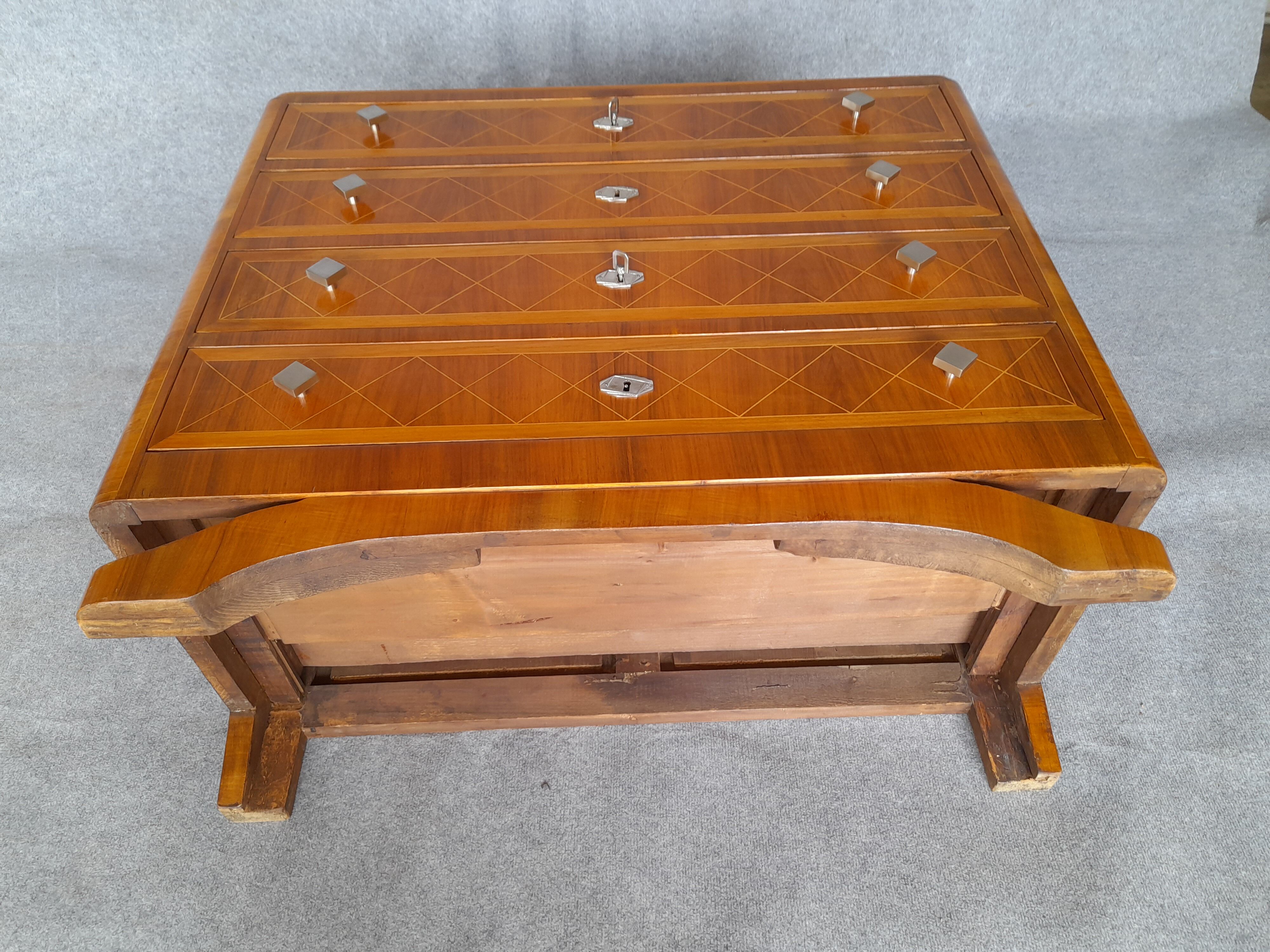 Art Deco chest of drawers (1930-1940) in walnut